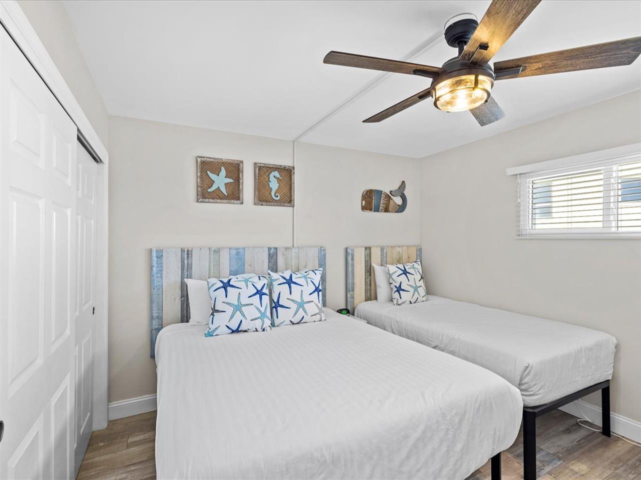HSRC 501 Bedroom With Queen Bed  Twin Bed