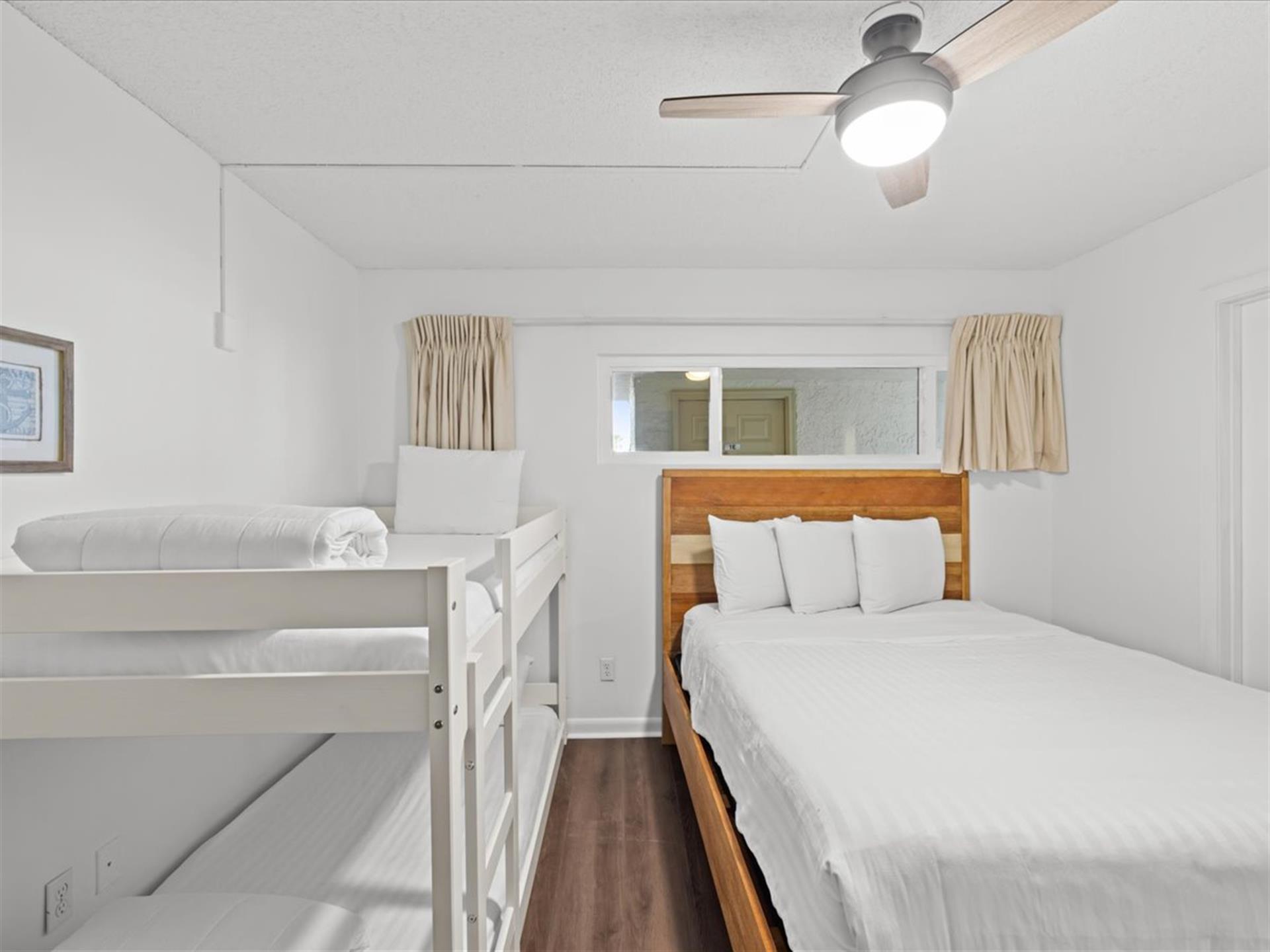 HSRC 112 Second Bedroom With Queen Bed And Bunk Beds
