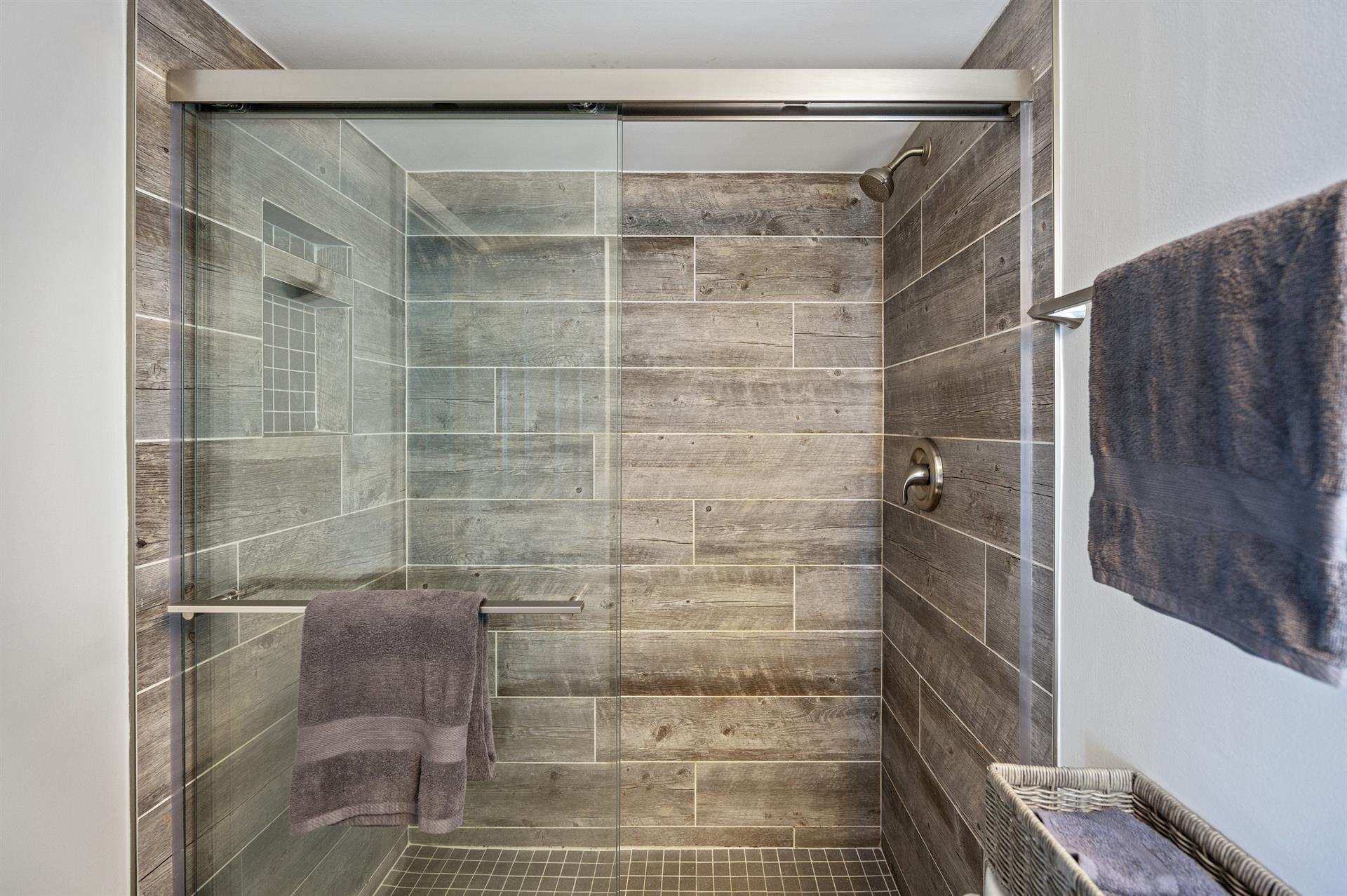 HSRC 415 Master Bathroom With WalkIn Shower