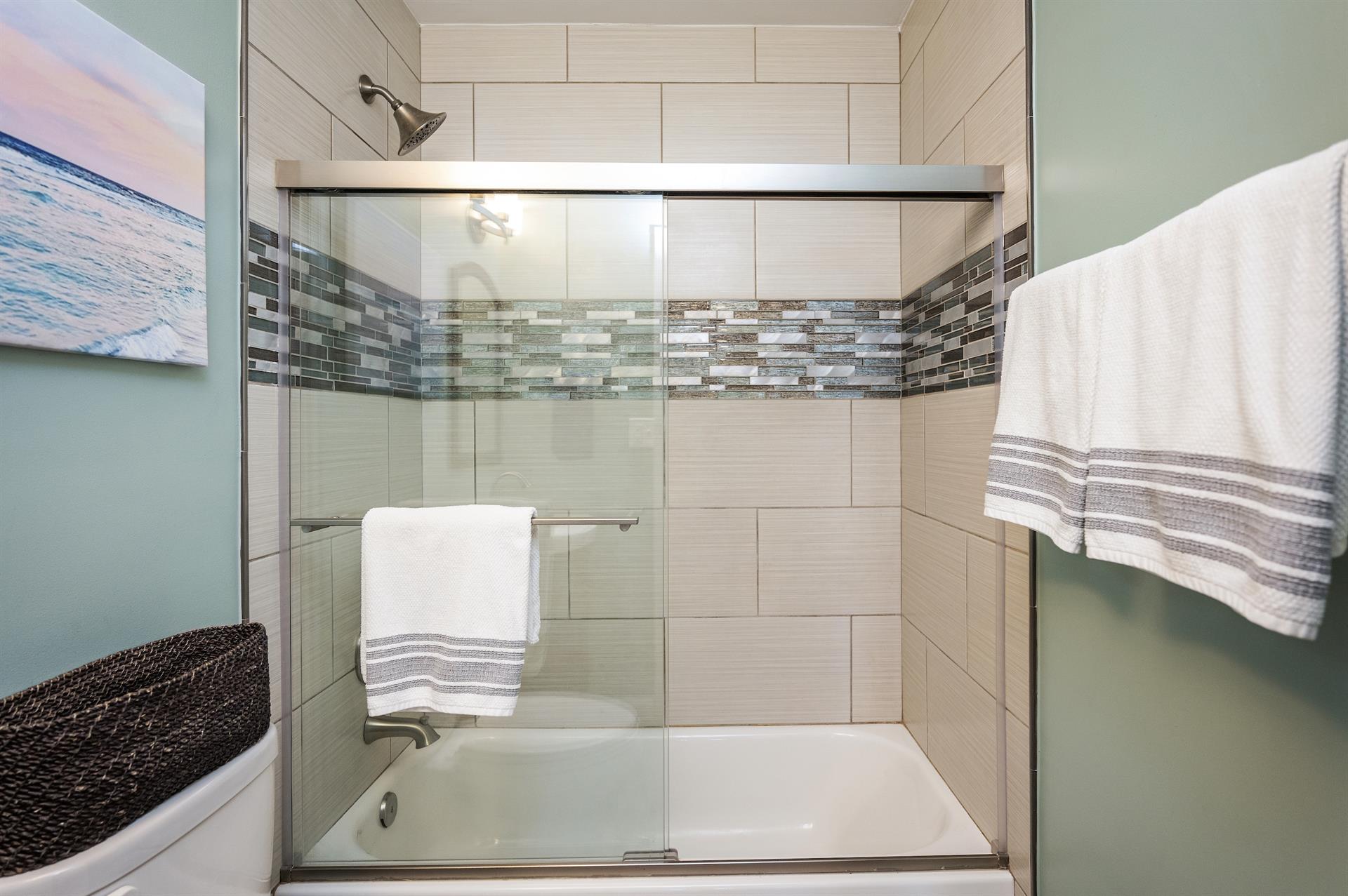 HSRC 415 Guest Bathroom with TubShower Combo