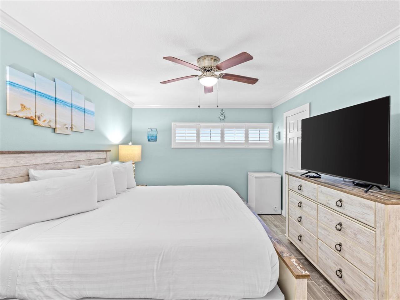 HSRC 722 Bedroom With King Bed