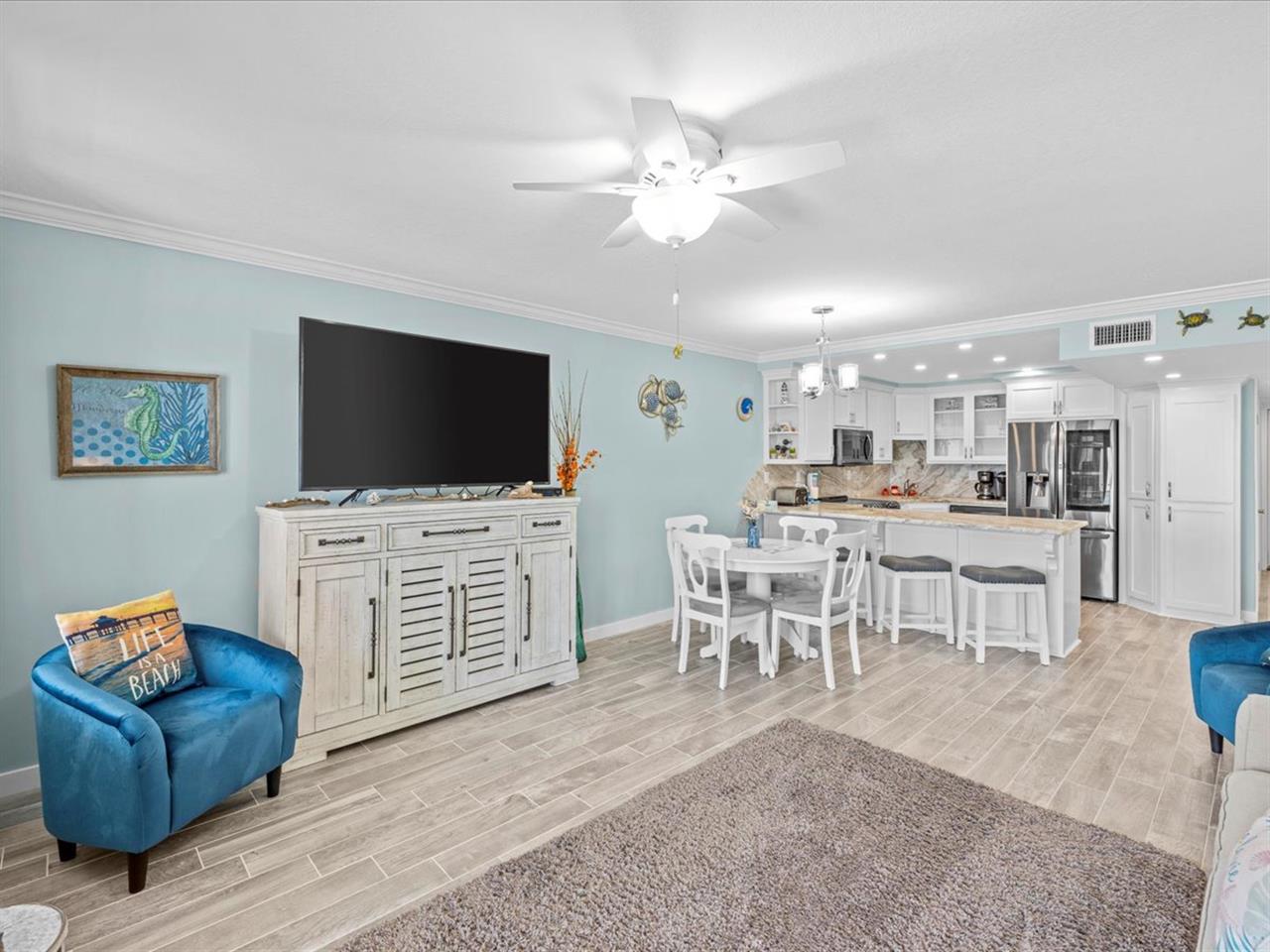 HSRC 722 LivingDining Areas