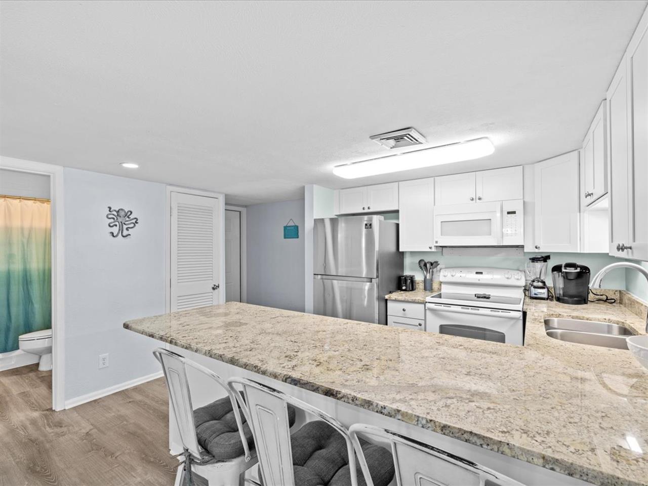 HSRC 307 Breakfast Bar Kitchen