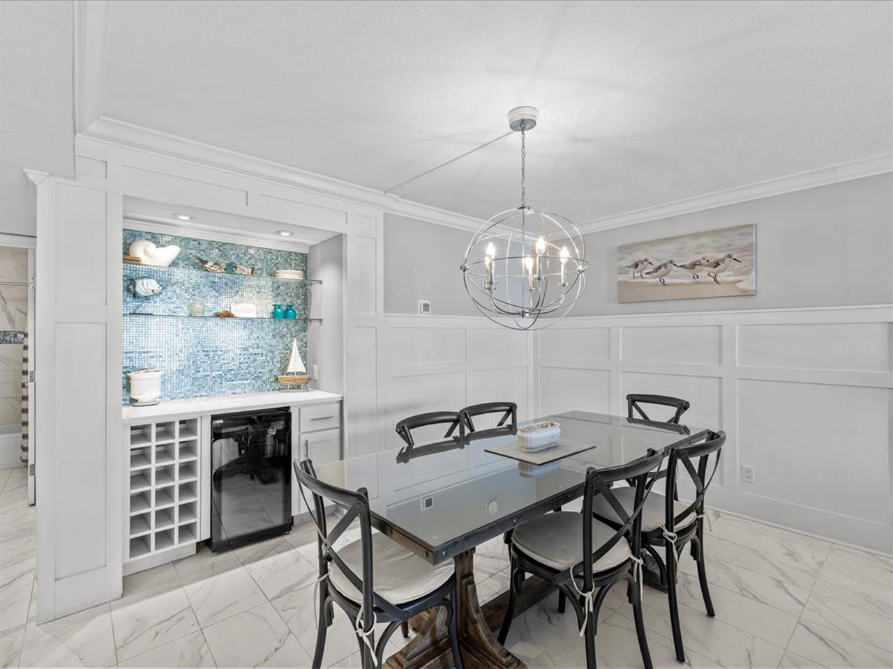 HSRC 302 Dining Area for Six  Dry Bar