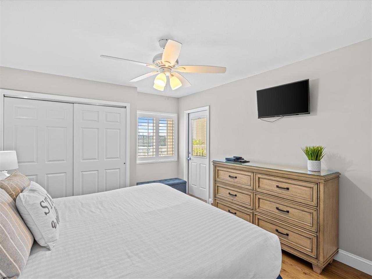 HSRC 107 Master Bedroom With King Bed  55 TV