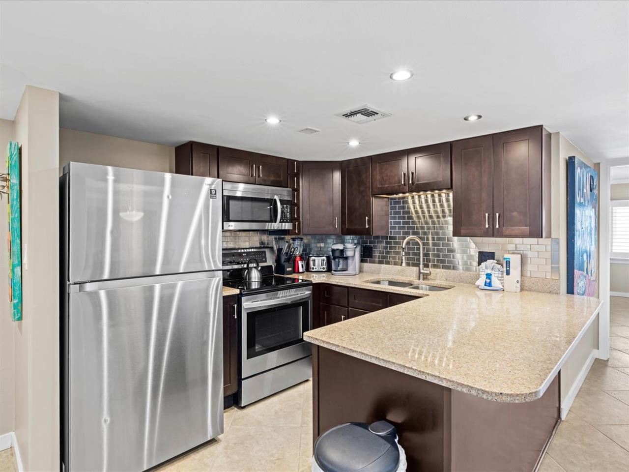 HSRC 301 Kitchen With Stainless Steel Appliances