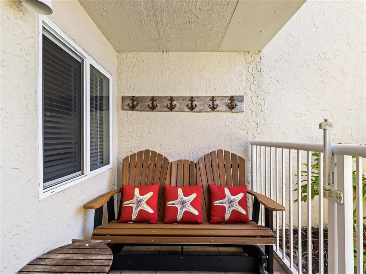 HSRC 116 Balcony Seating with Towel Hooks