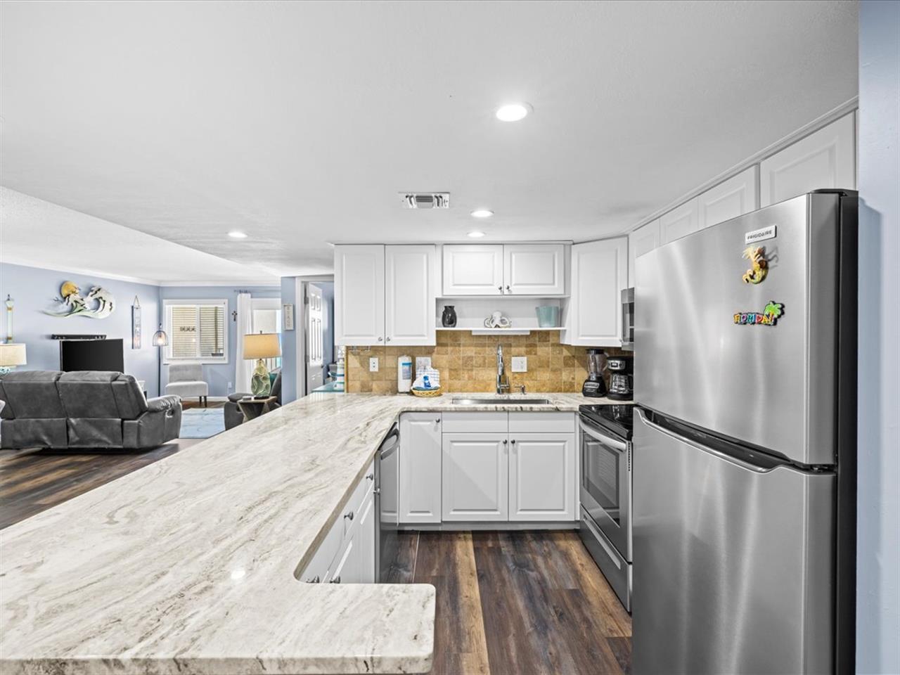 HSRC 515 Kitchen With Stainless Steel Appliances