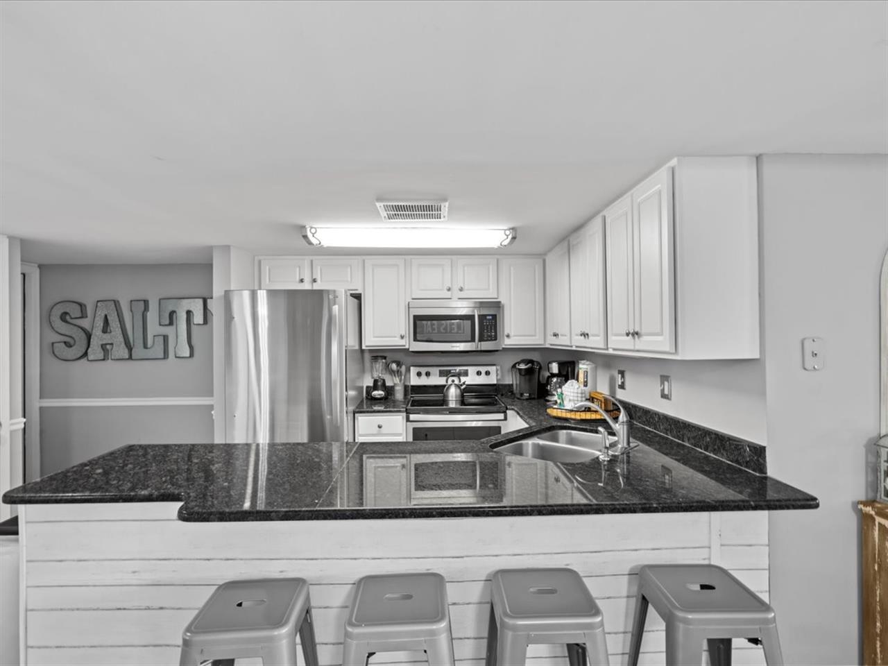 HSRC 607 Breakfast Bar Kitchen