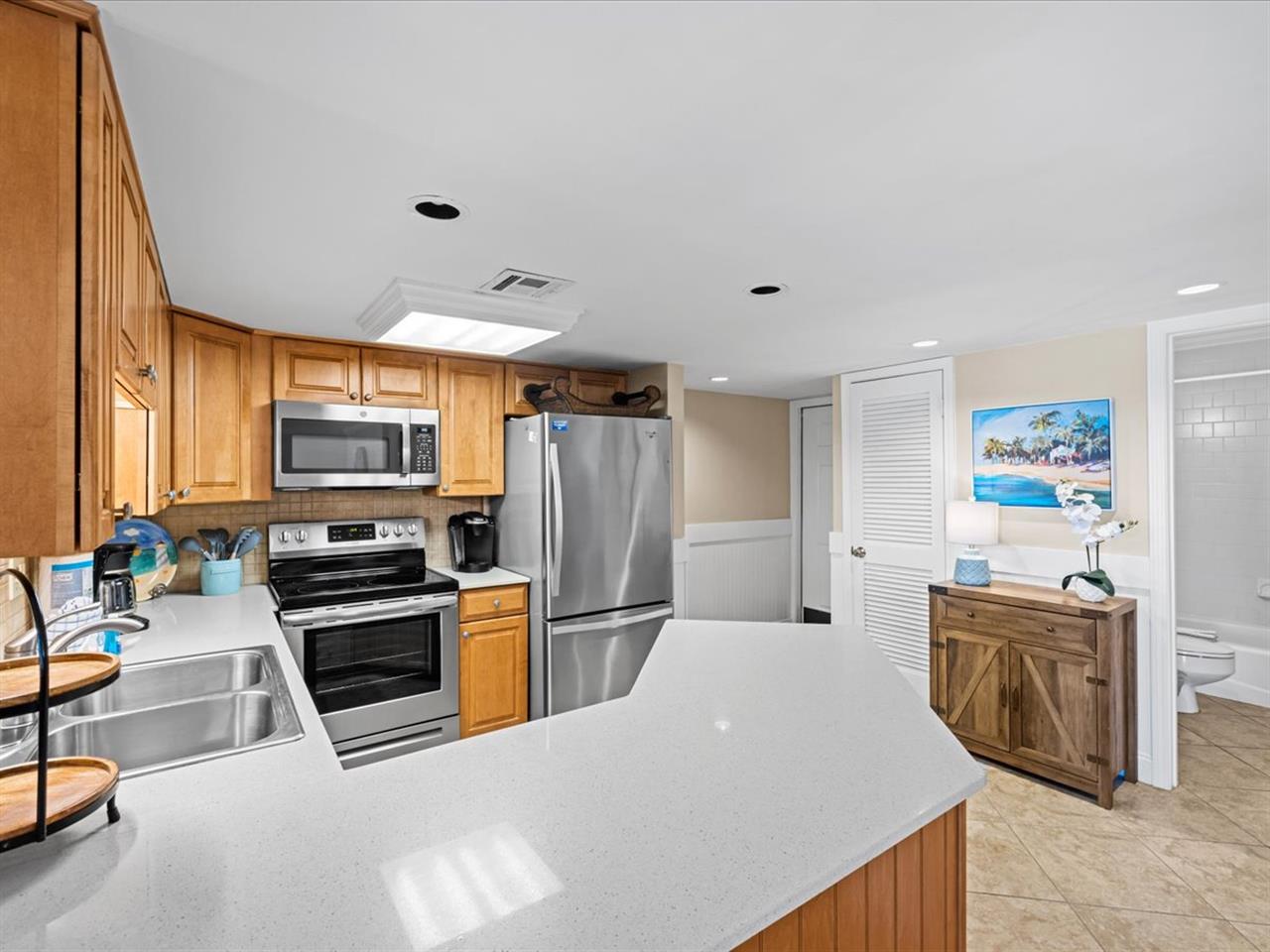 HSRC 405 Kitchen With Stainless Steel Appliances