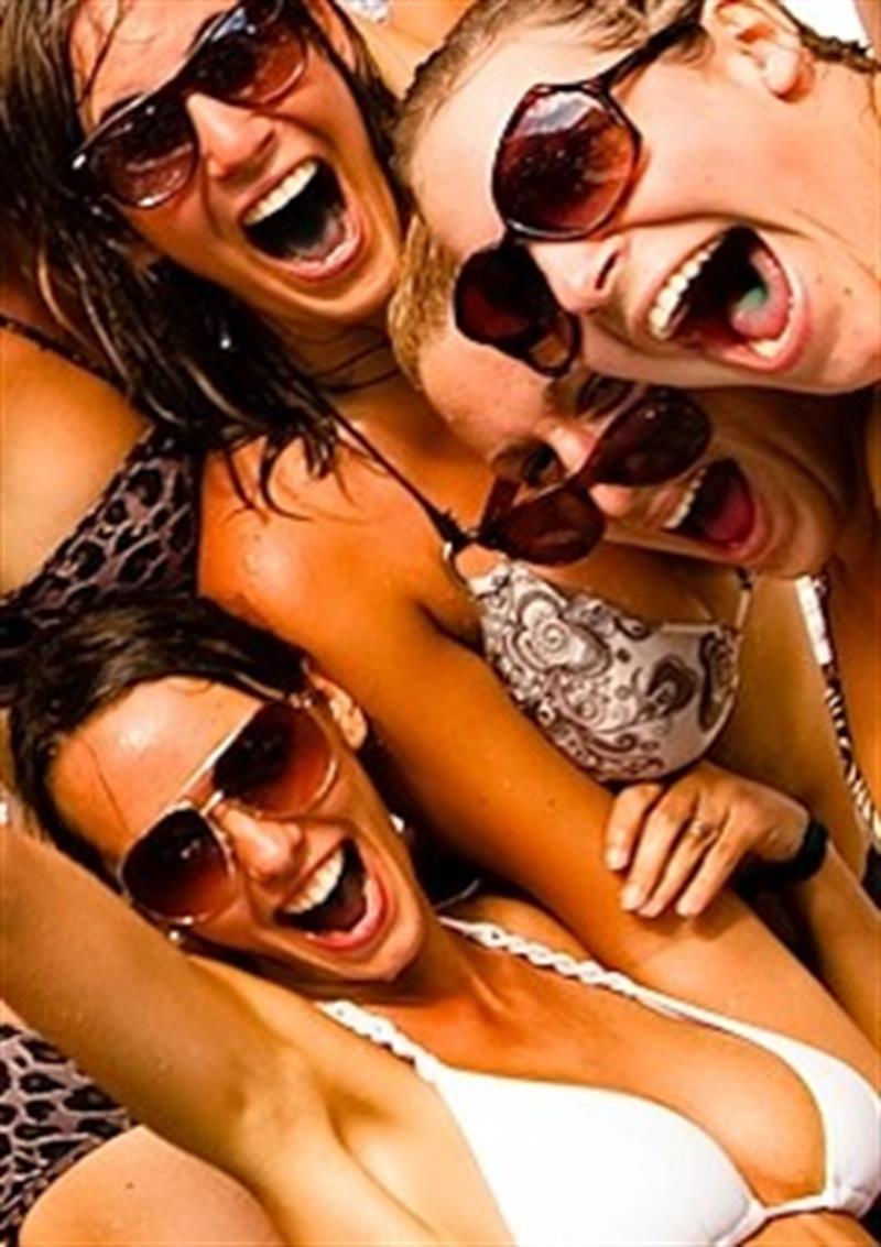 106807 Coyoteuglysaloonposter M