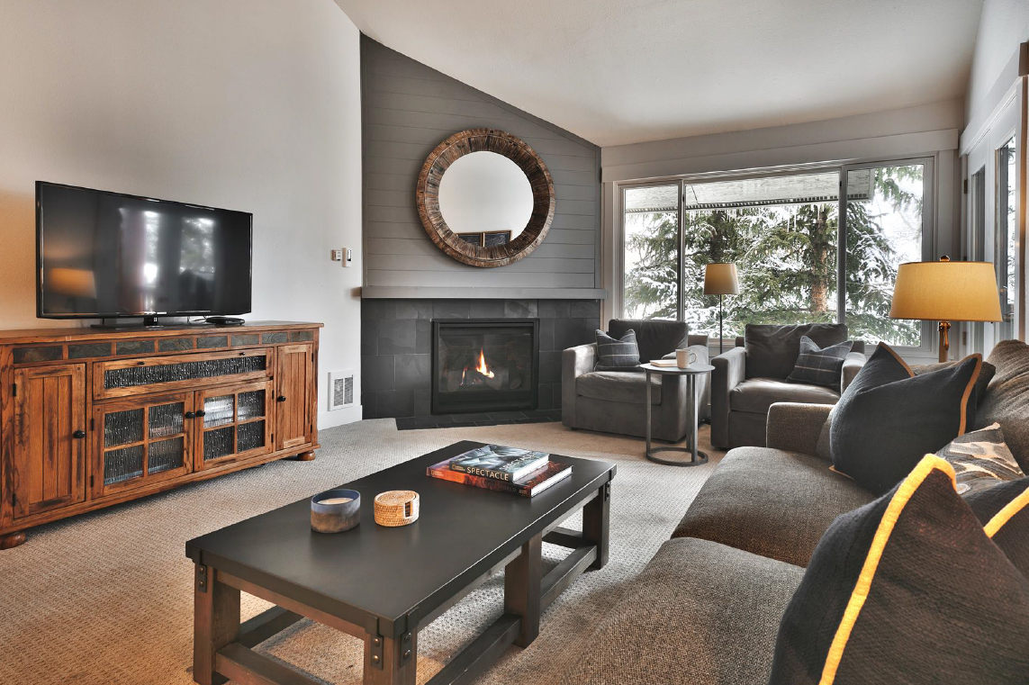 The main living room with fireplace at snow flower 069.