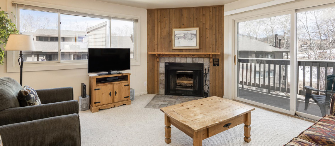 Expect aspen grove views, ski-in/ski-out access to Park City Mountain, and a cozy wood burning fireplace at Snow Flower 141. 