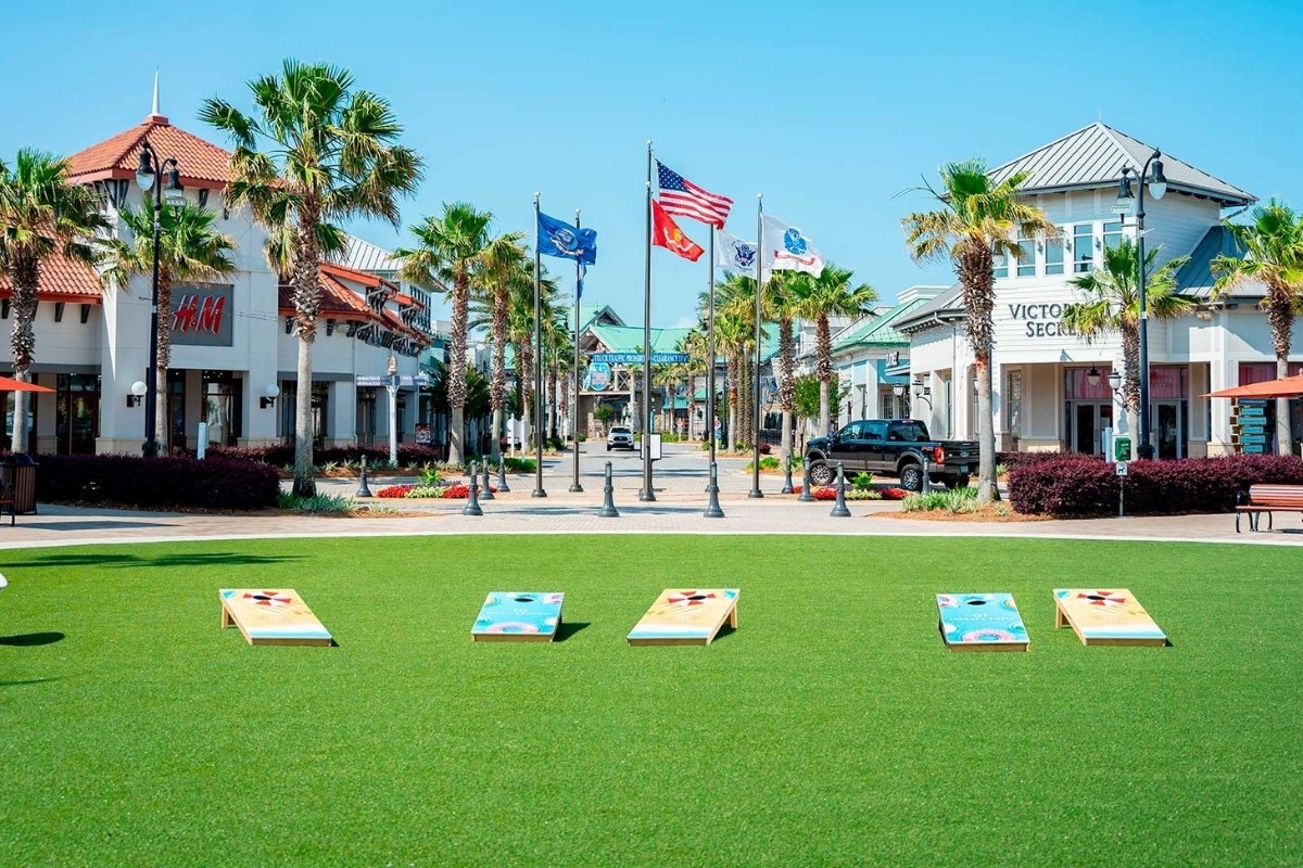 Central courtyard at Destin Commons open-air shopping center