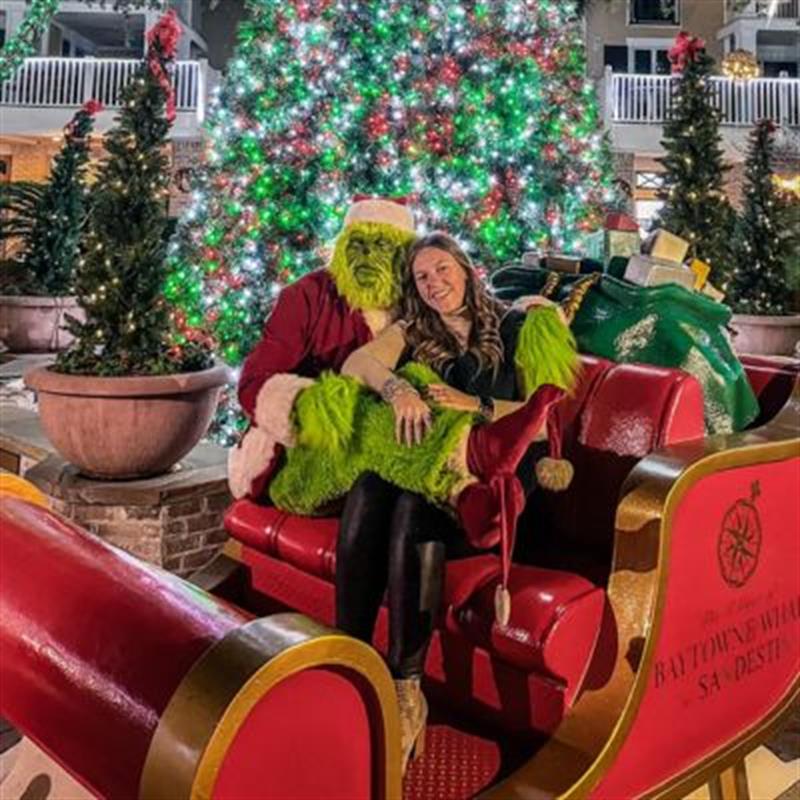 9889 Sandestin Grinch M