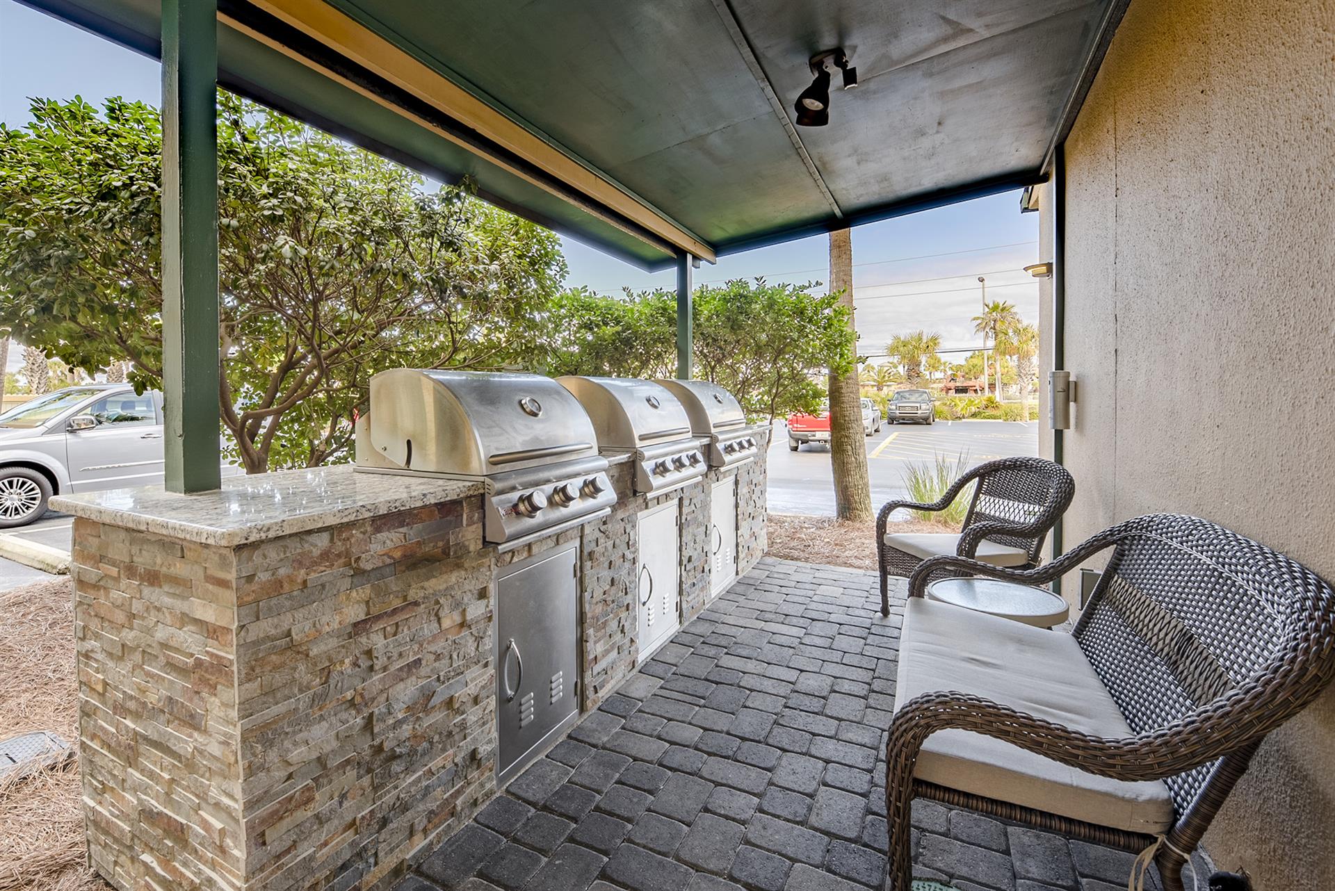 Outdoor gas grill patio