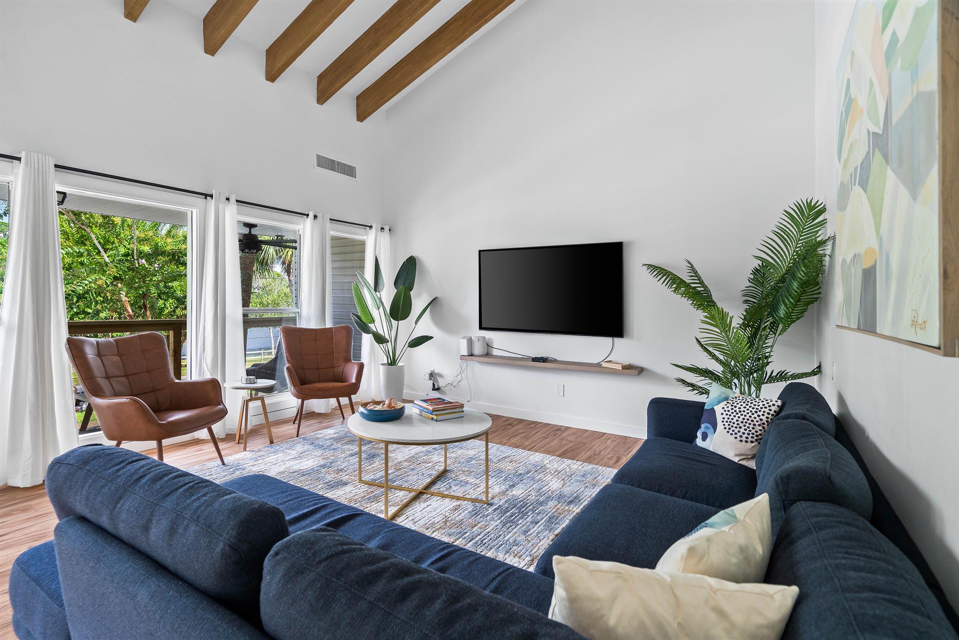 Living room with vaulted ceiling, sectional couch and Seating for 8   70 Smart TV with Cable