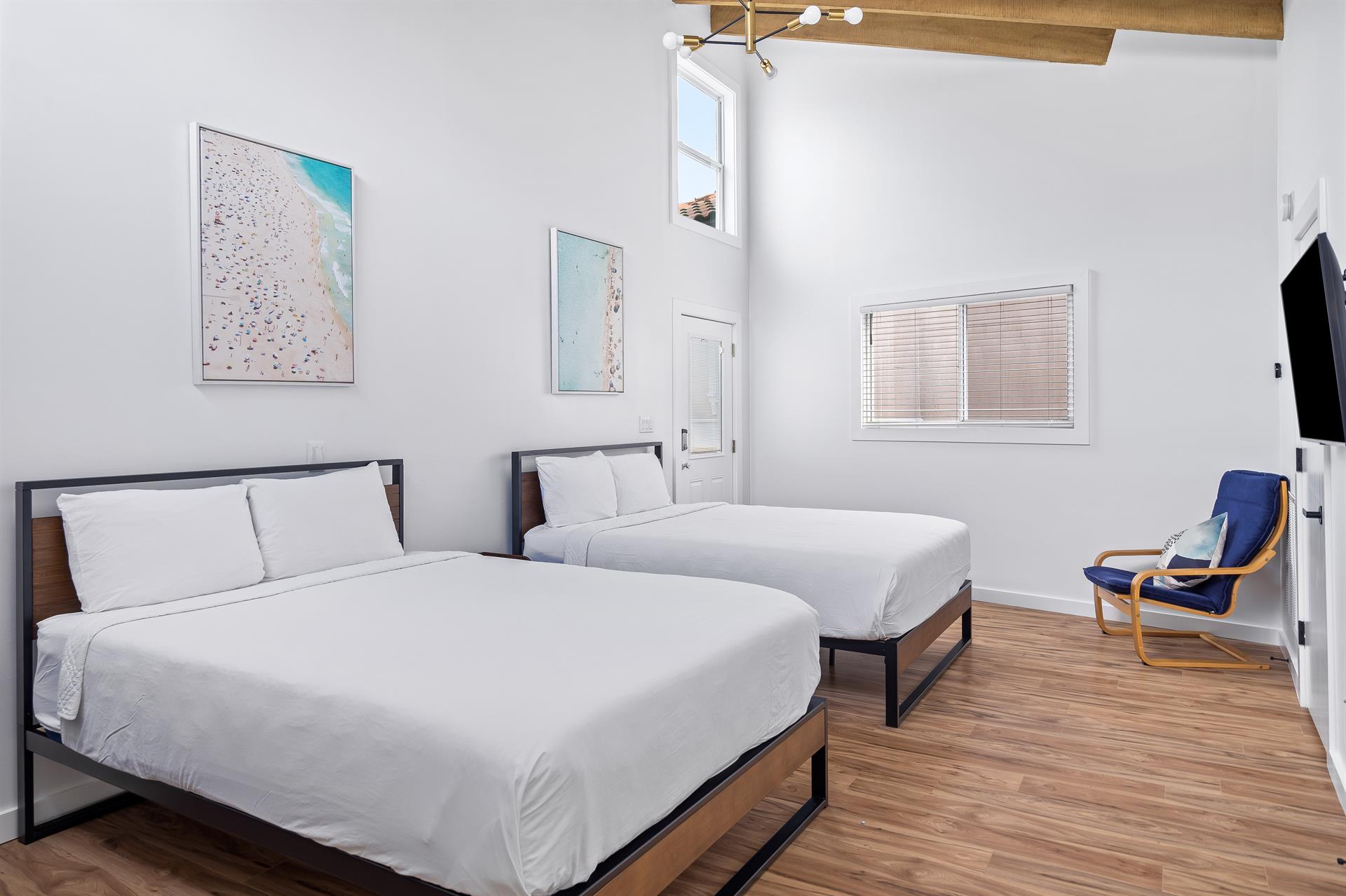 Double queen bedroom with en suite bathroom and showertub combination. Bedroom 3