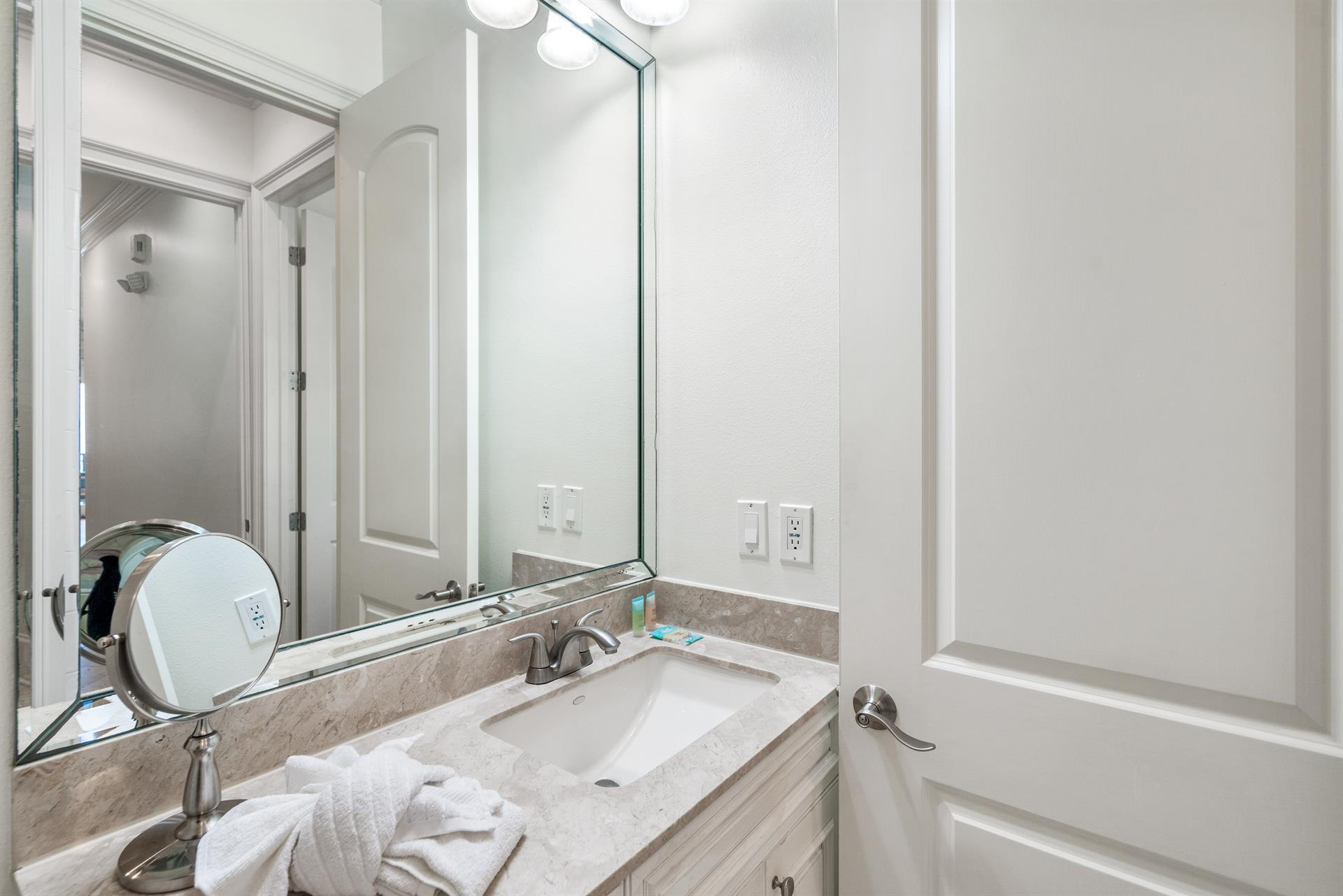 2nd Floor Full Bath w WalkIn Shower