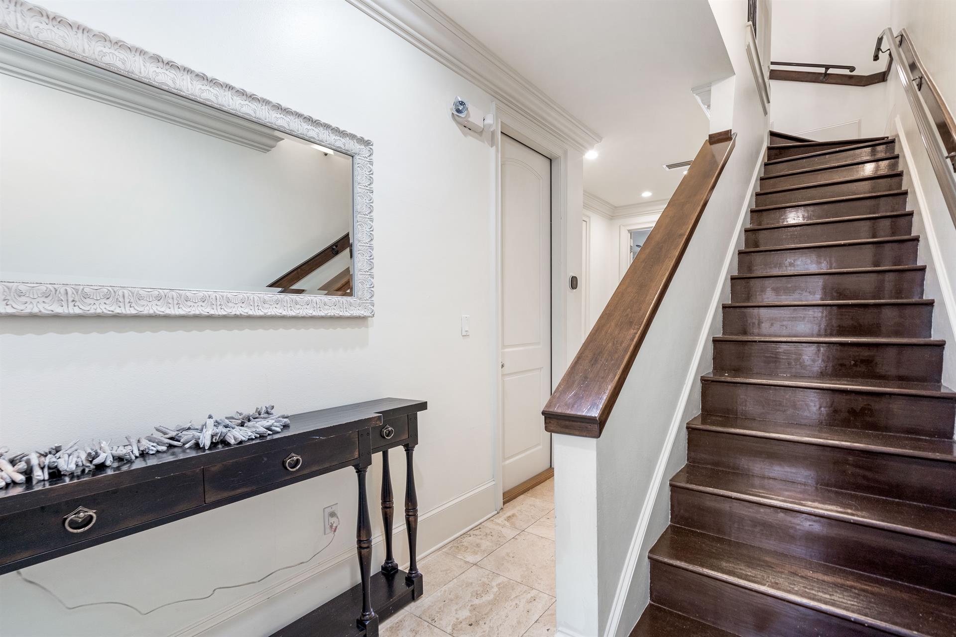 1st Floor Entranceway