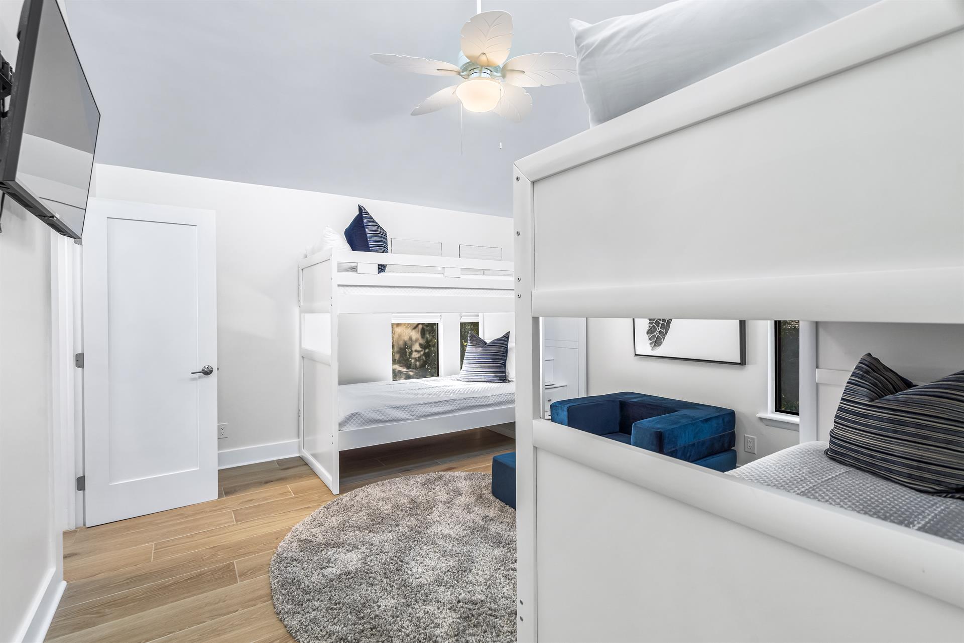 Bunkroom 4 Twins with Private Bathroom