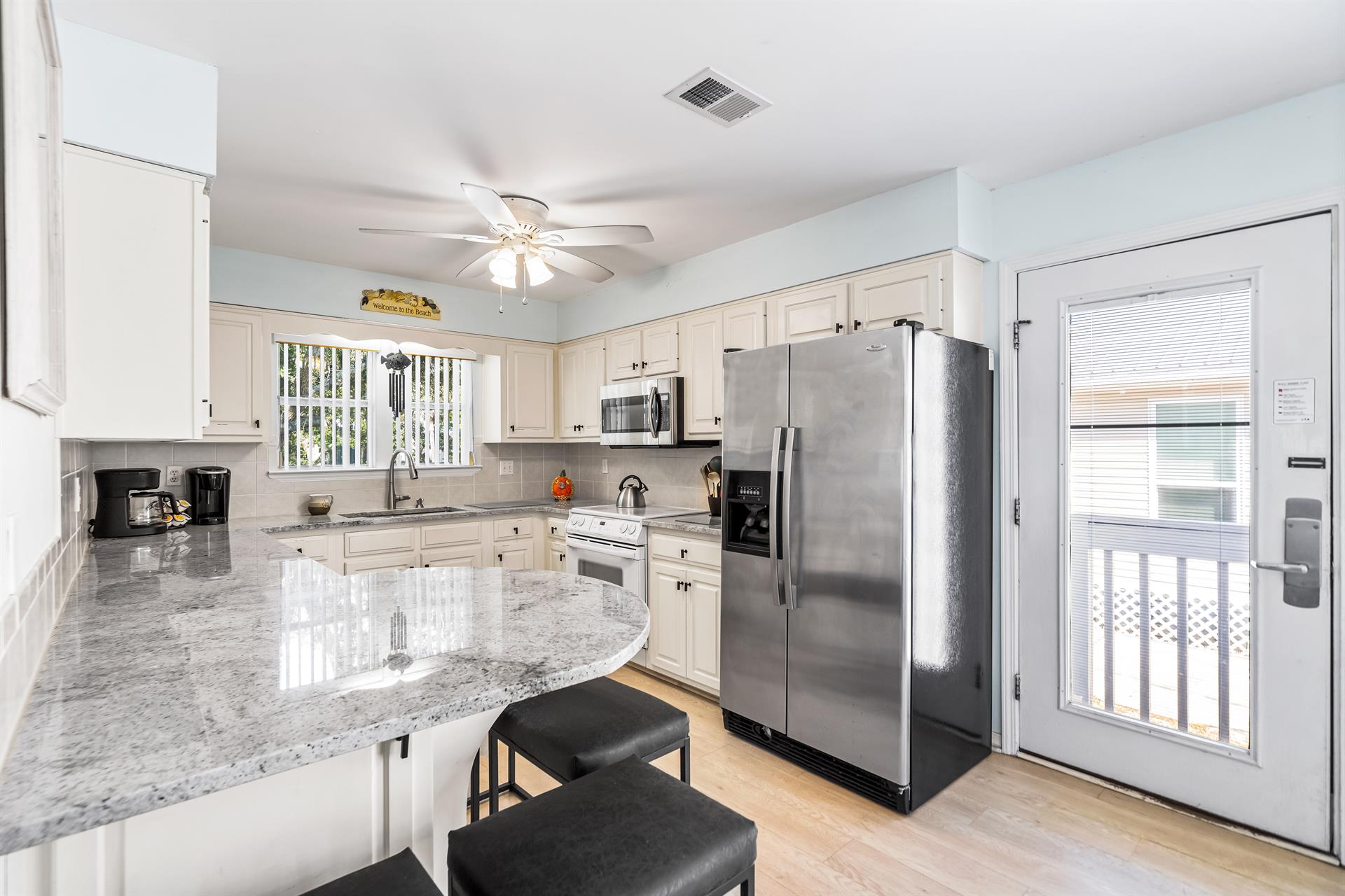 Newly remodeled Kitchen with Bar Seating for 4