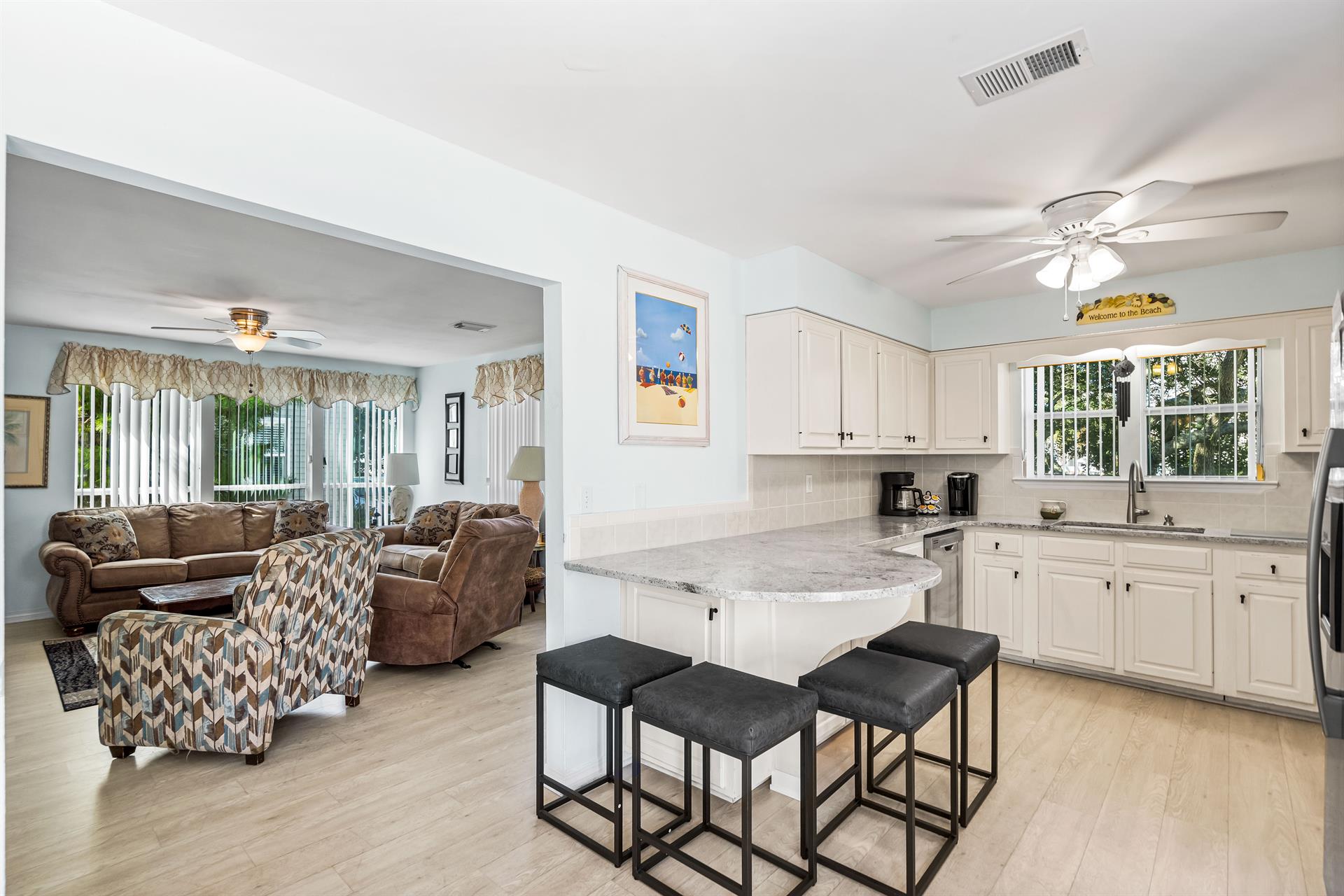 Newly remodeled Kitchen with Bar Seating for 4