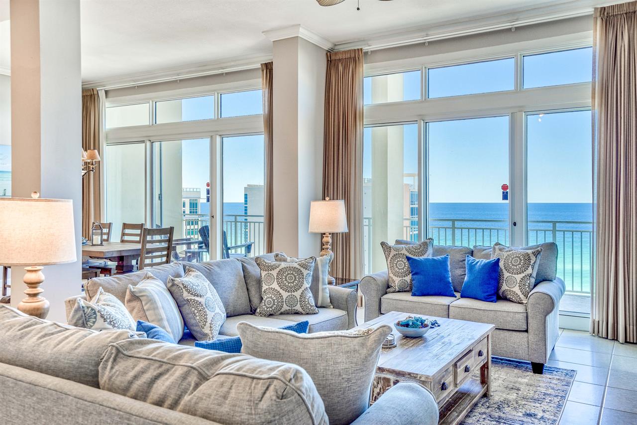 Vaulted High Ceilings Make The Views In This Living Room Amazing Penthouse Views