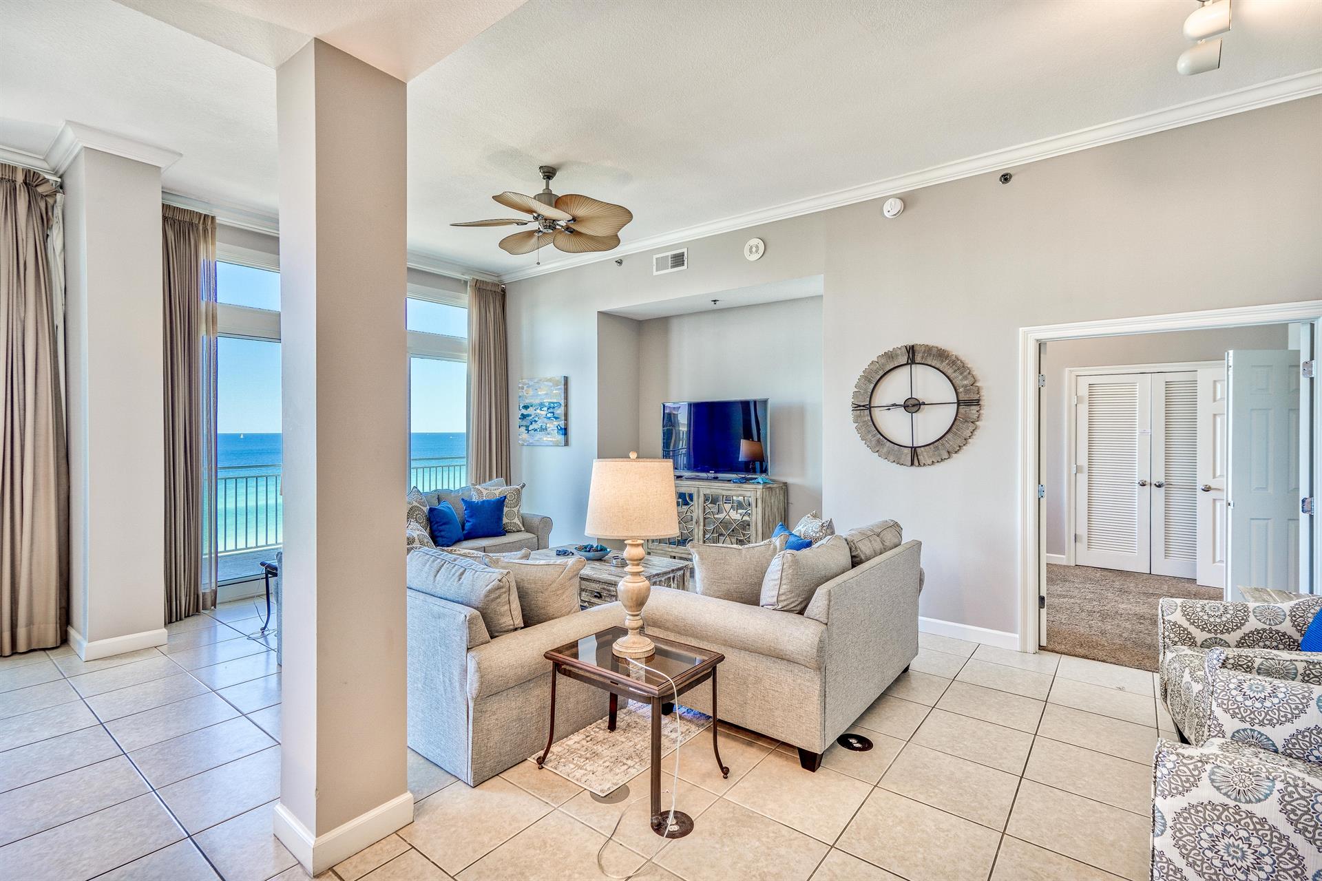 Open Living Room wSleeper Sofa