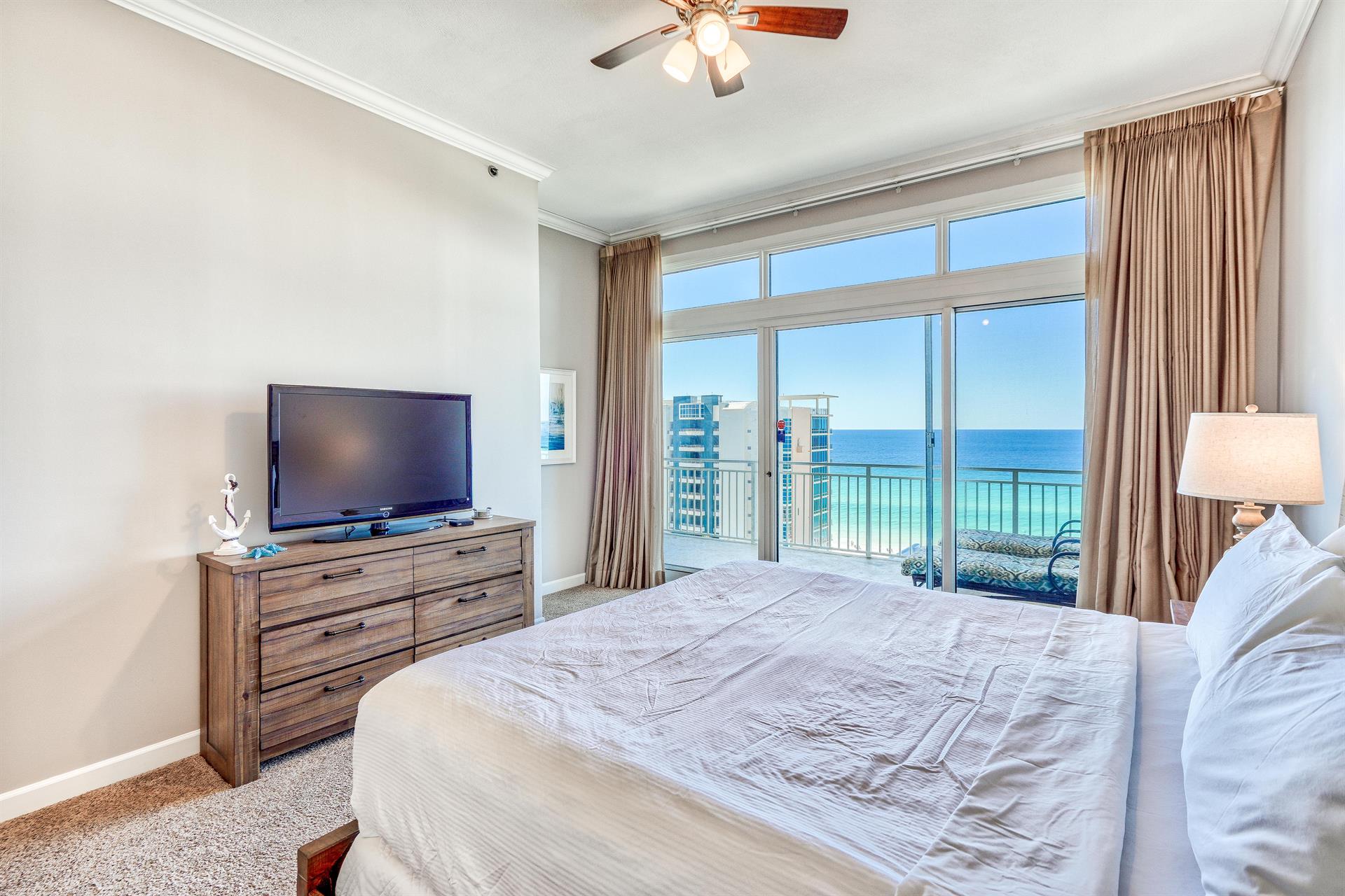 King Master Bedroom with Balcony Access, Private Bathroom