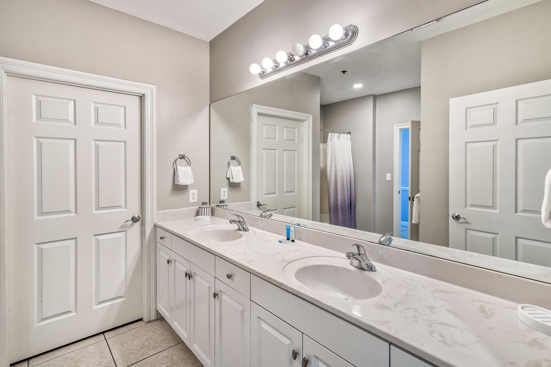 Hallway Full Bath with ShowerTub Combo