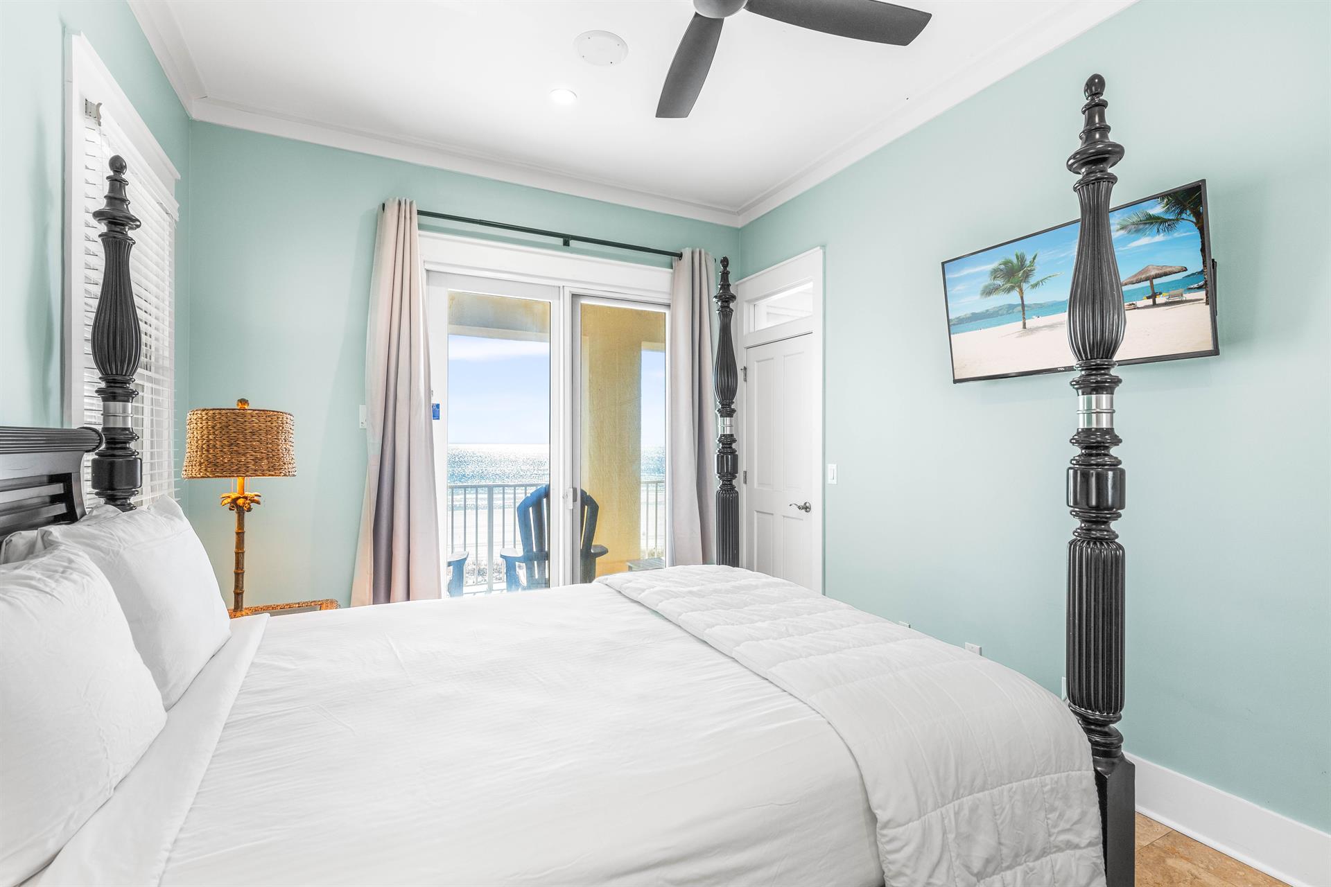 1st floor bedroom with queen bed, 50 smart tv, ensuite bathroom, and Gulf view.