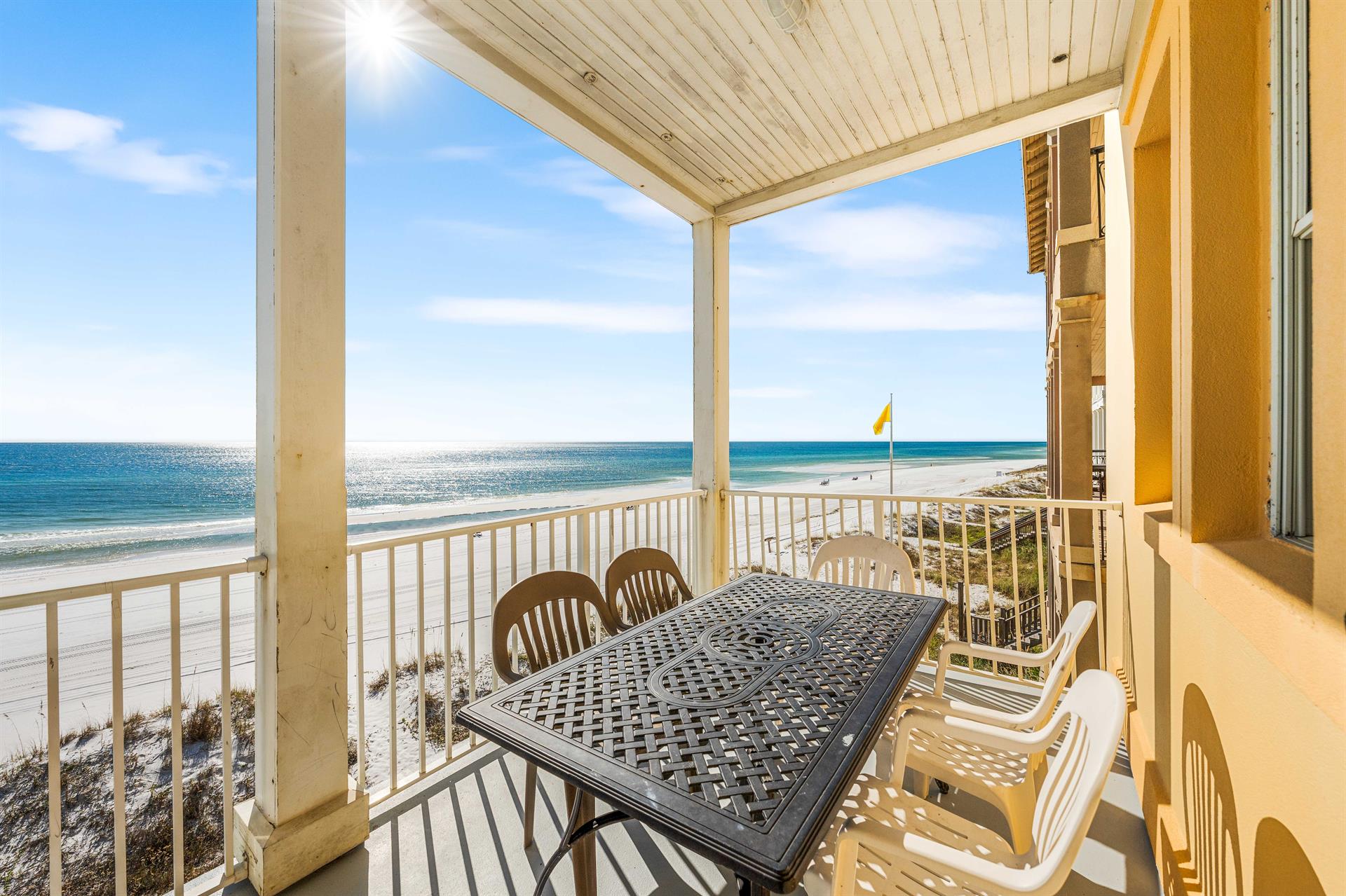 Enjoy meals outdoors on this 2nd floor balcony just off the great room.