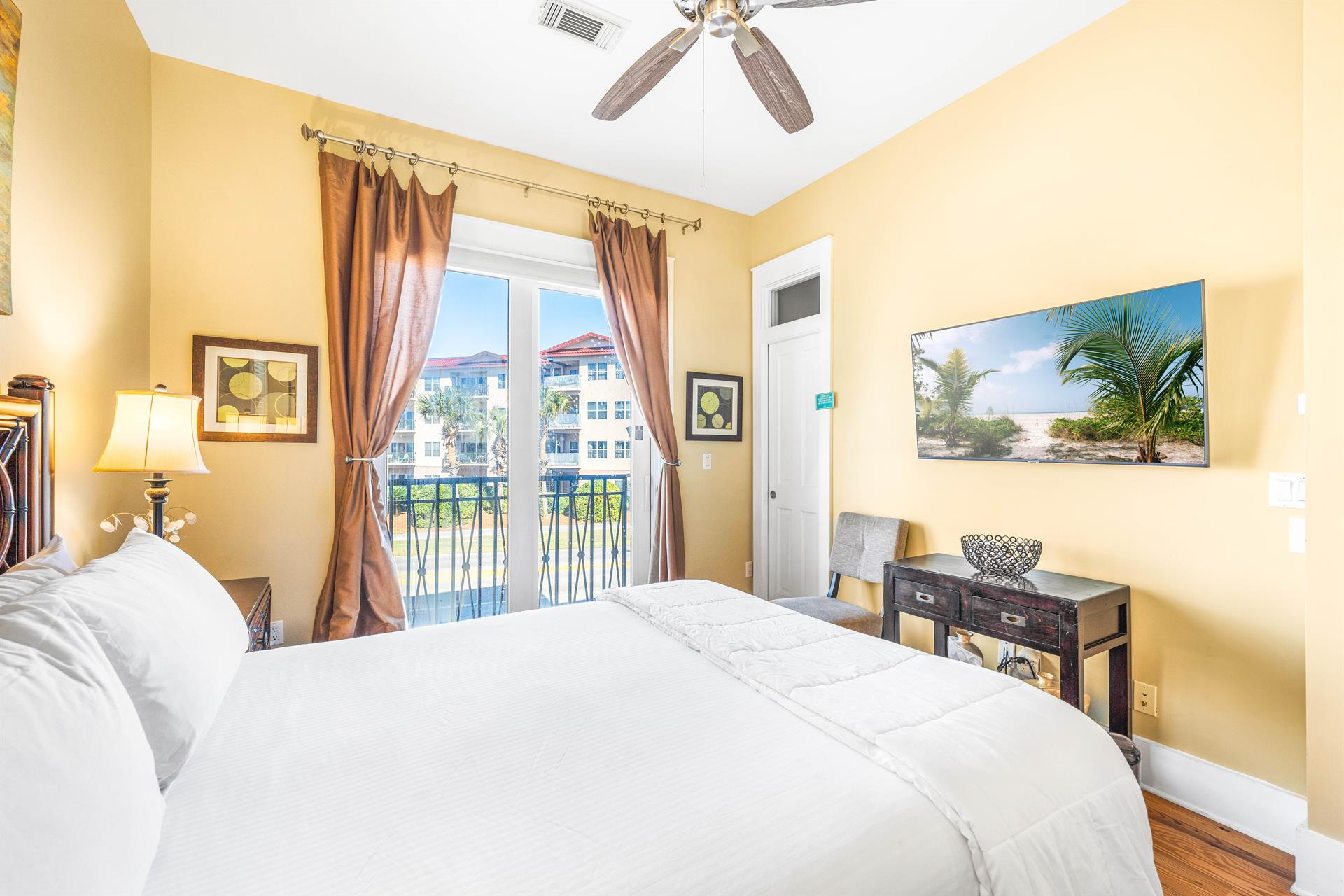 2nd Floor Queen Bedroom