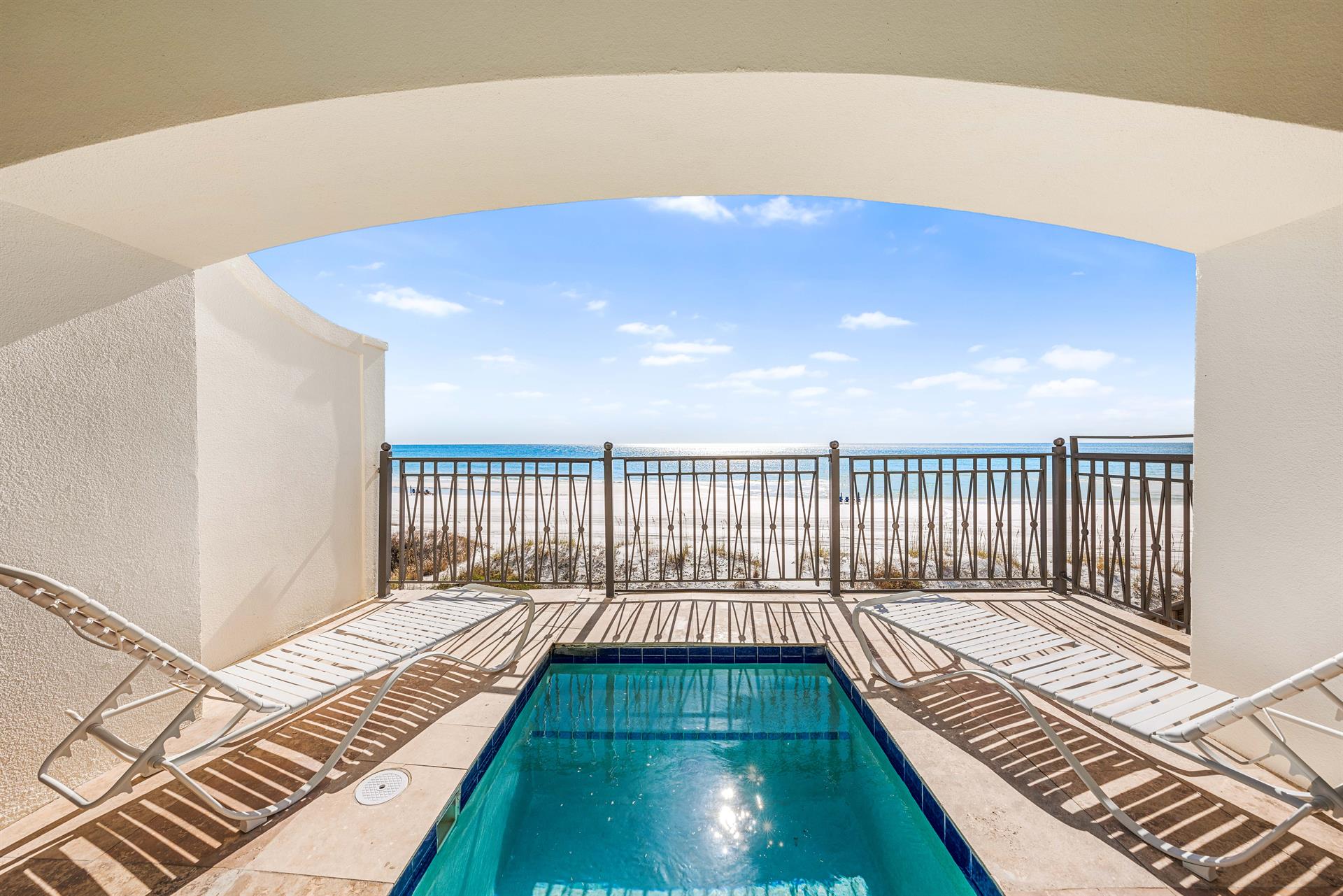 Private Pool with Amazing Views