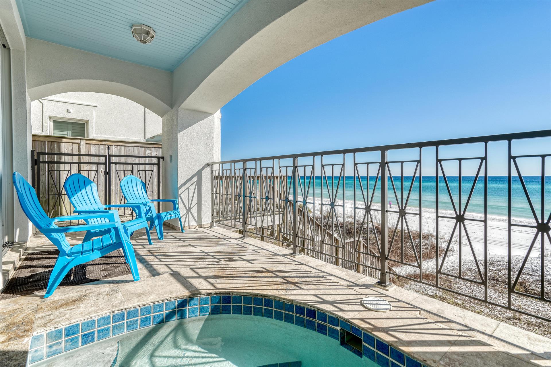 Private Splash Pool On The Beach  Inquire about heating option.