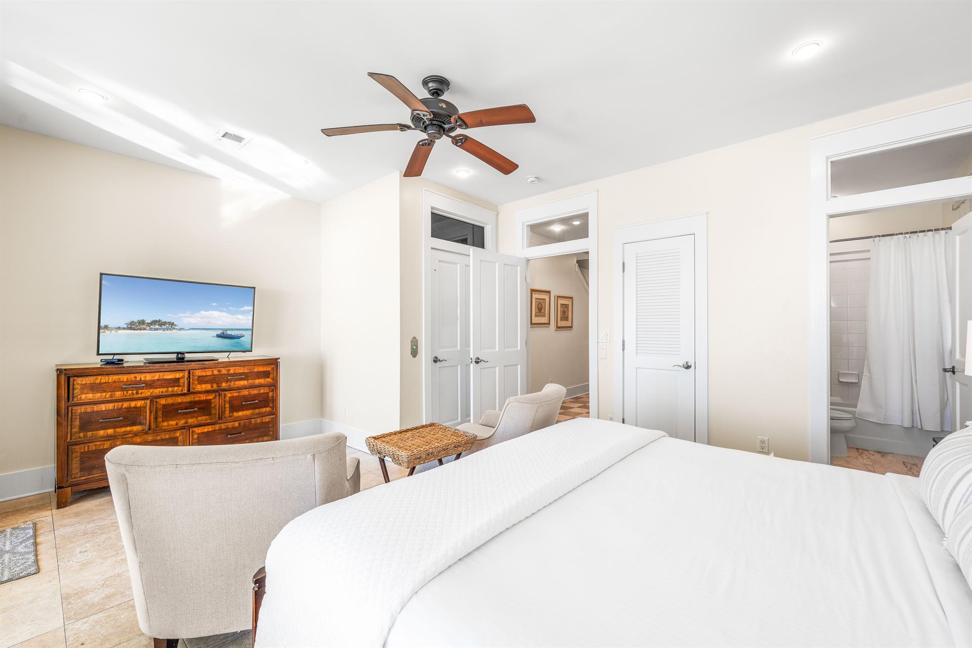 1st Floor Guest Bedroom with King Bed, 48 TV, Ensuite Bathroom,  Beachfront Balcony with Splash Pool.  Elevator Access to the Upper Floors