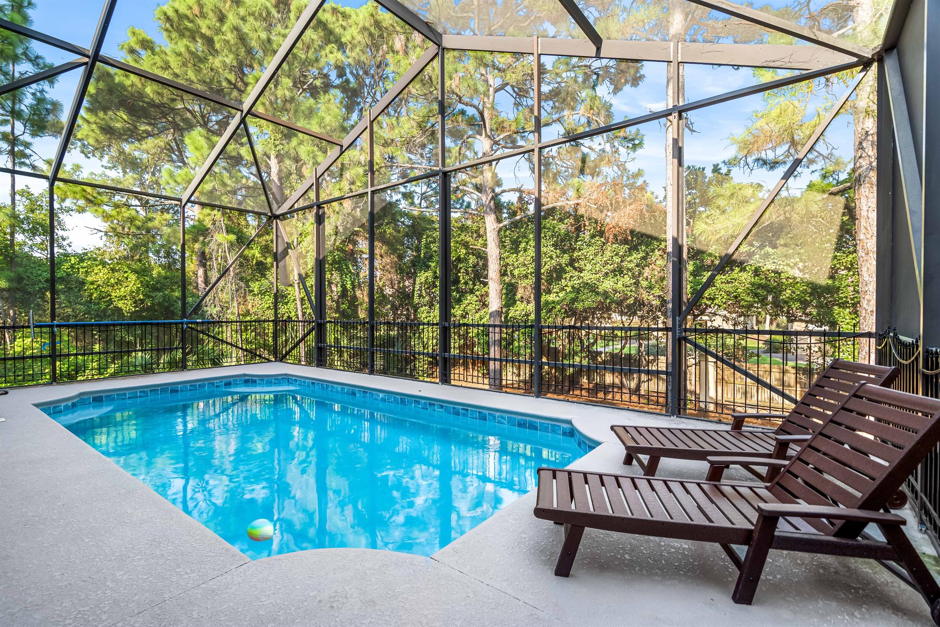 Amazing Large Pool Can Be Heated