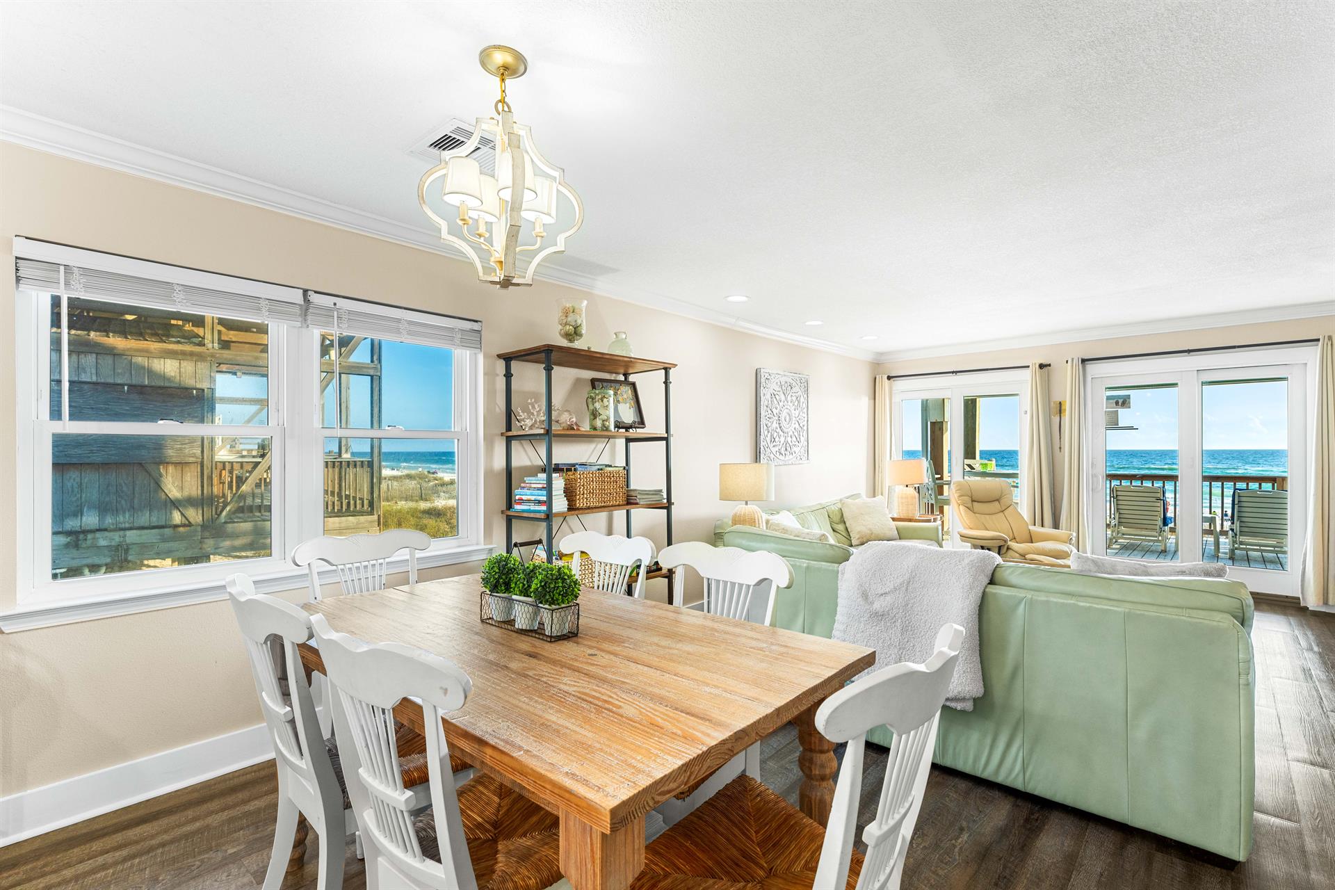 Plenty of room to feast, spill the tea, and dish out seconds