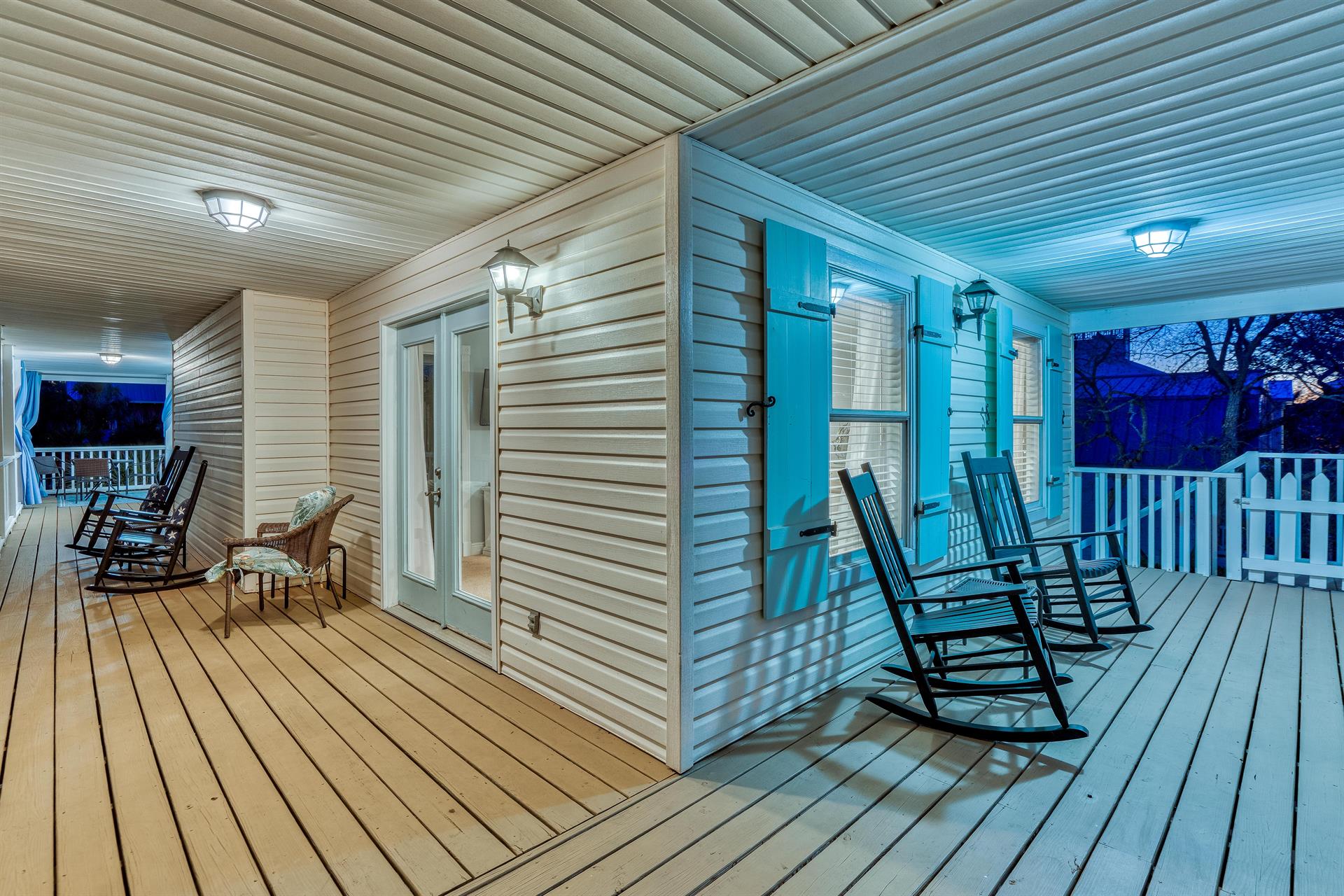 First floor wraparound balcony