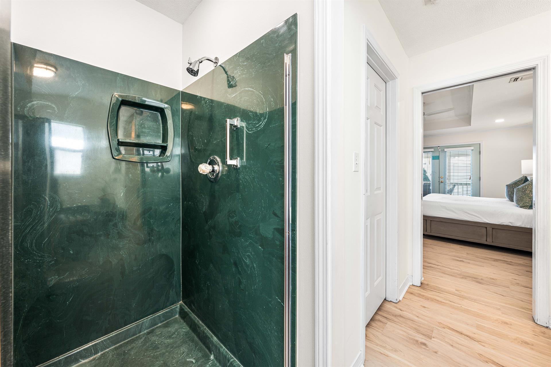 Large Ensuite Walk in Shower