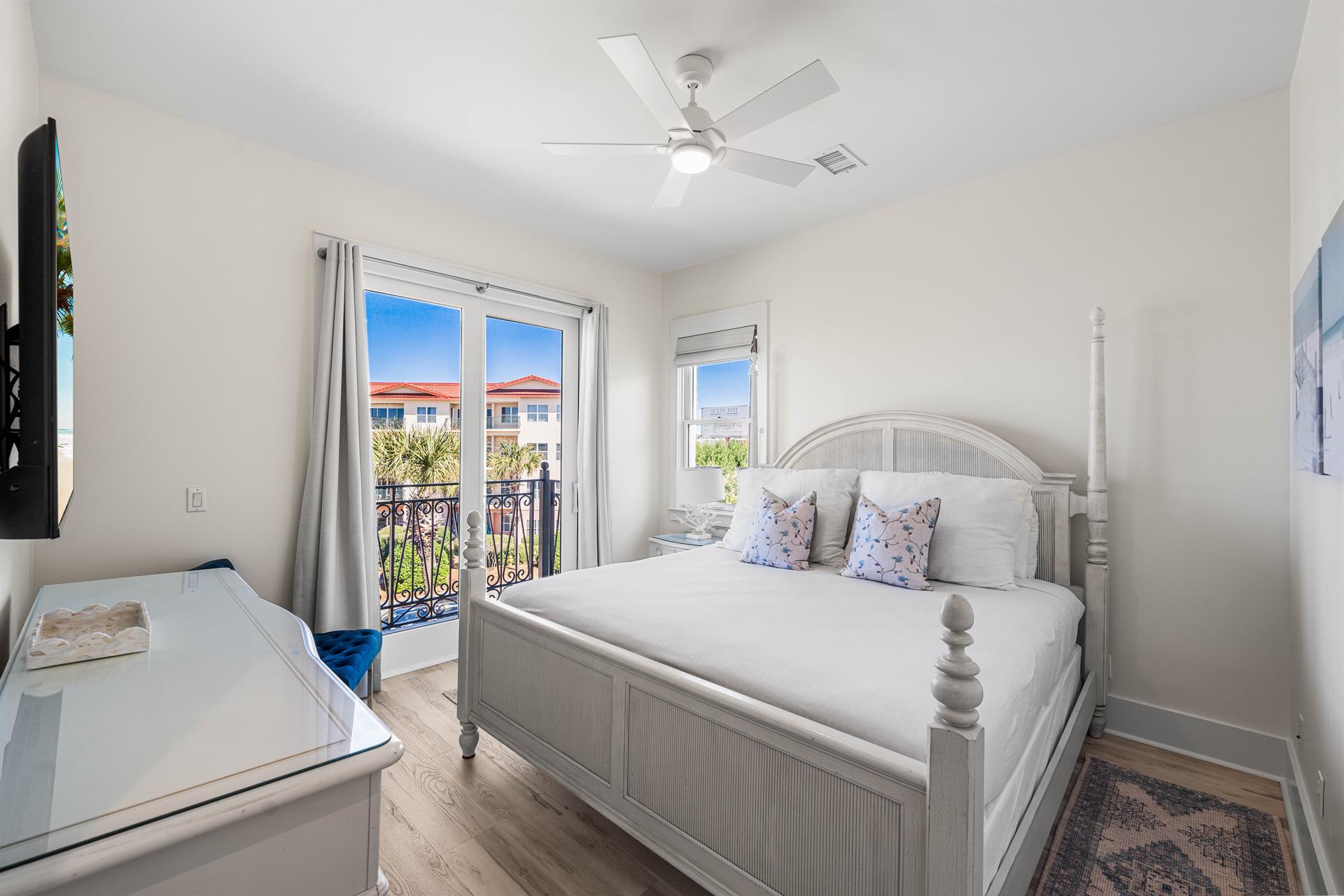 3rd Floor King Guestroom with Private Bathroom