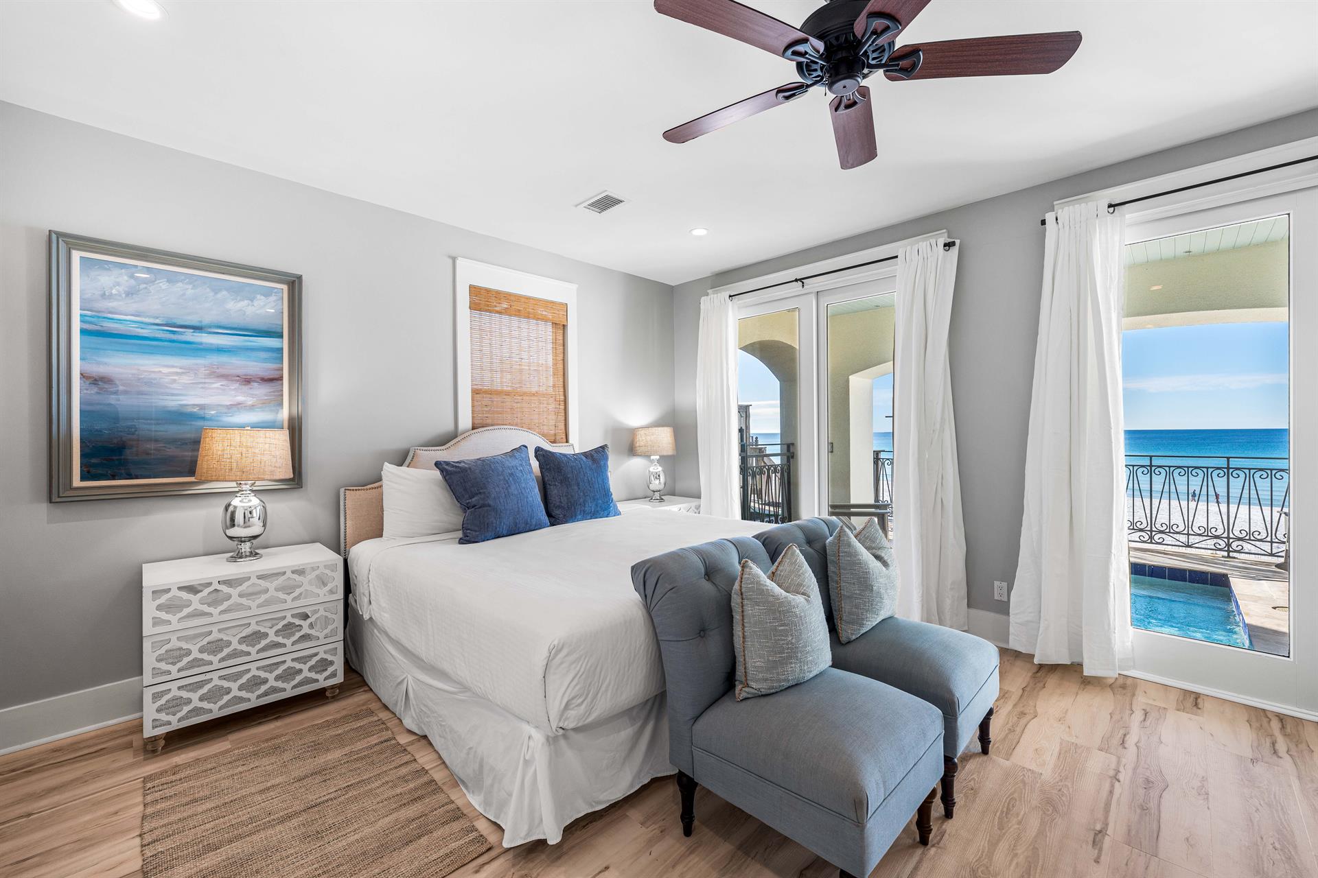 1st Floor King Bedroom, Elevator, Pool and Beach Access, Full Bathroom