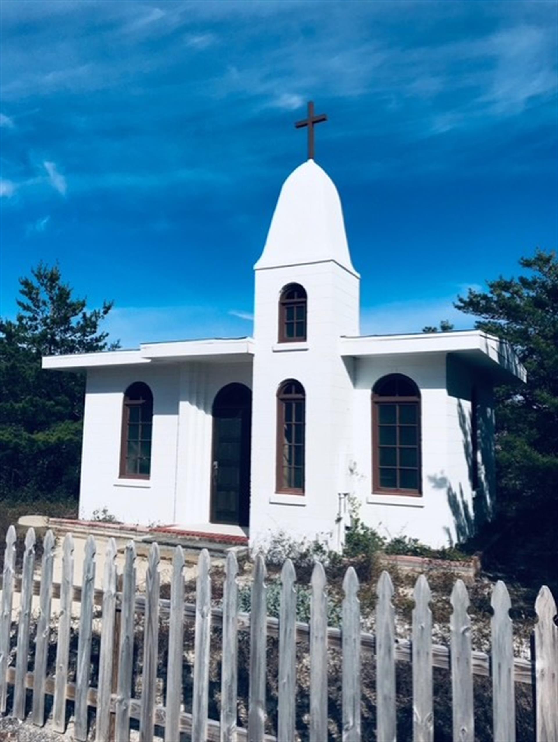 Take a stroll north on Hollywood St to Daytona St to see this historic St Nikolas by the Sea chapel built by the Greek family who settled here  named the area Frangista Beach.