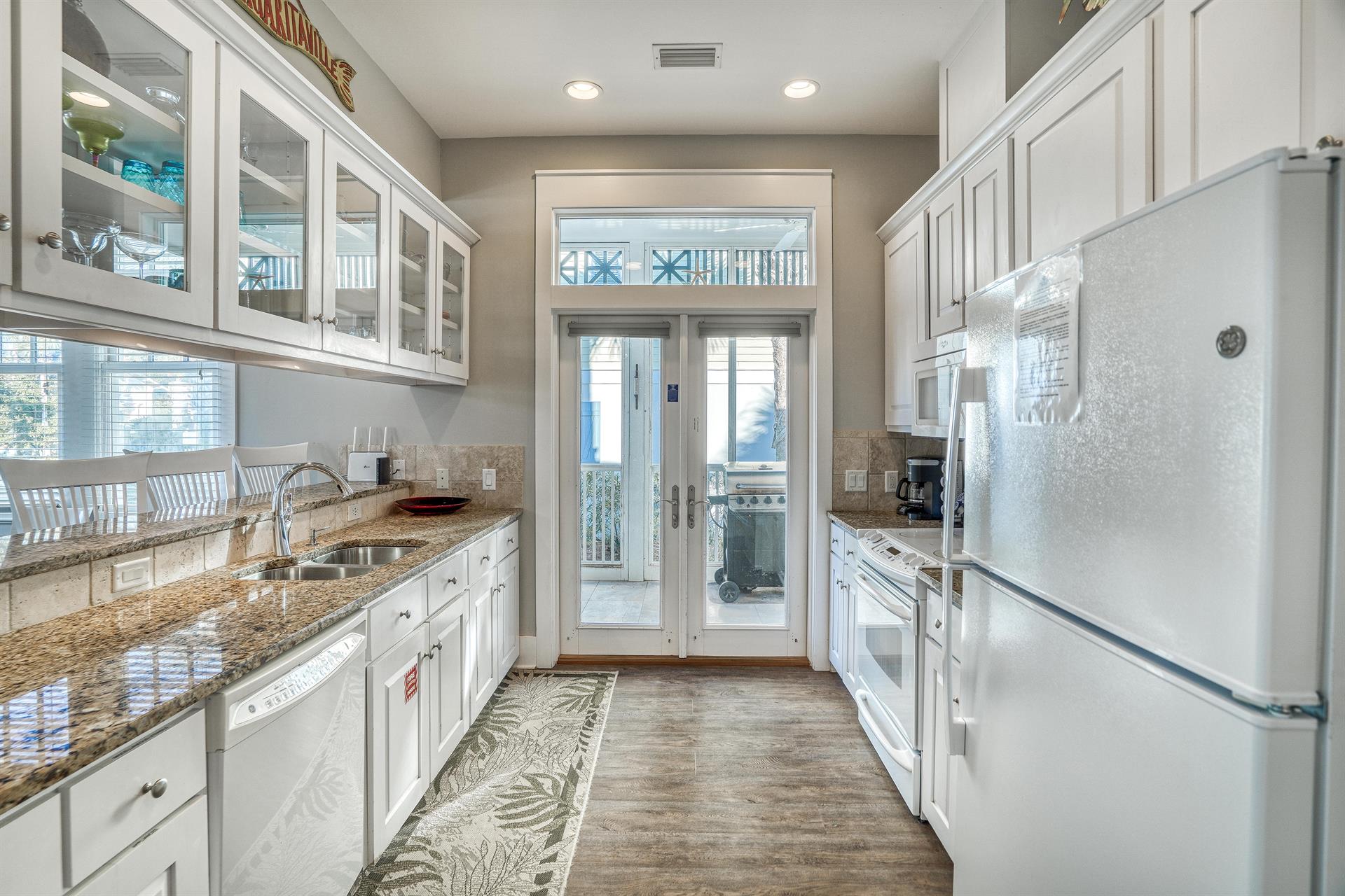 Sizzle, spice, and everything nice — this kitchens fully stocked with cookware.