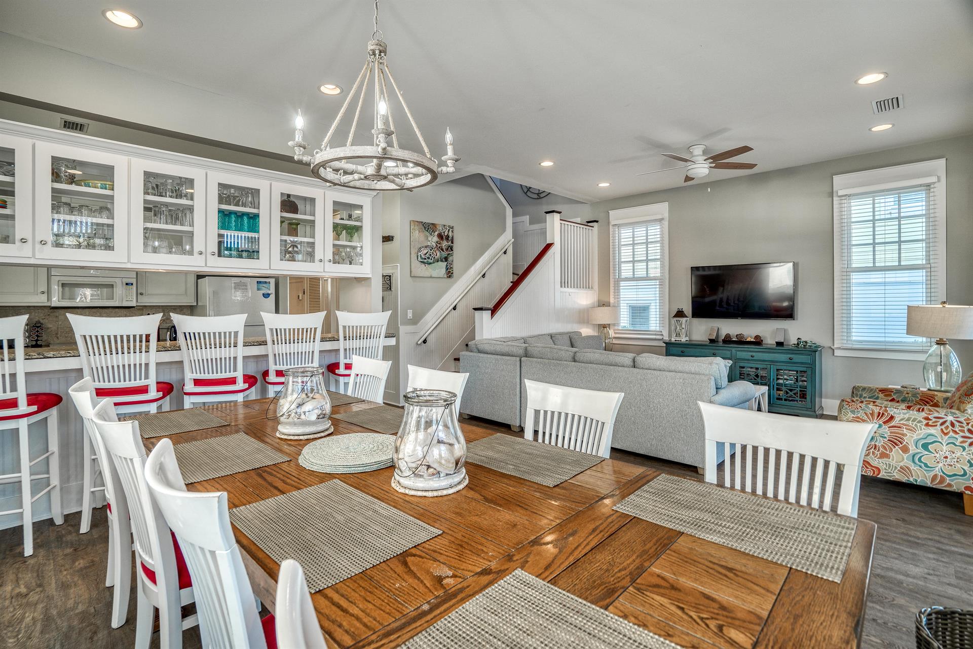 The breakfast bars got 5 seats for morning chats, and the large dining tables ready for dinner plans