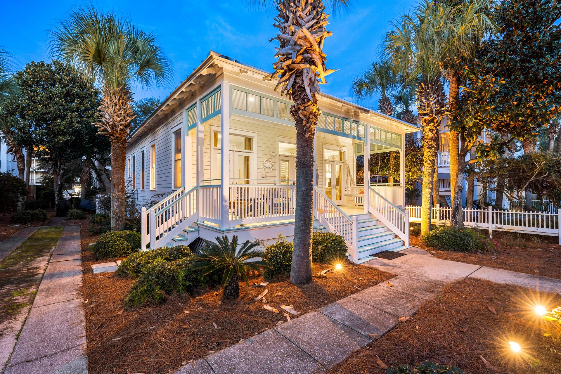 Outdoor shower, propane grill, small dog friendly