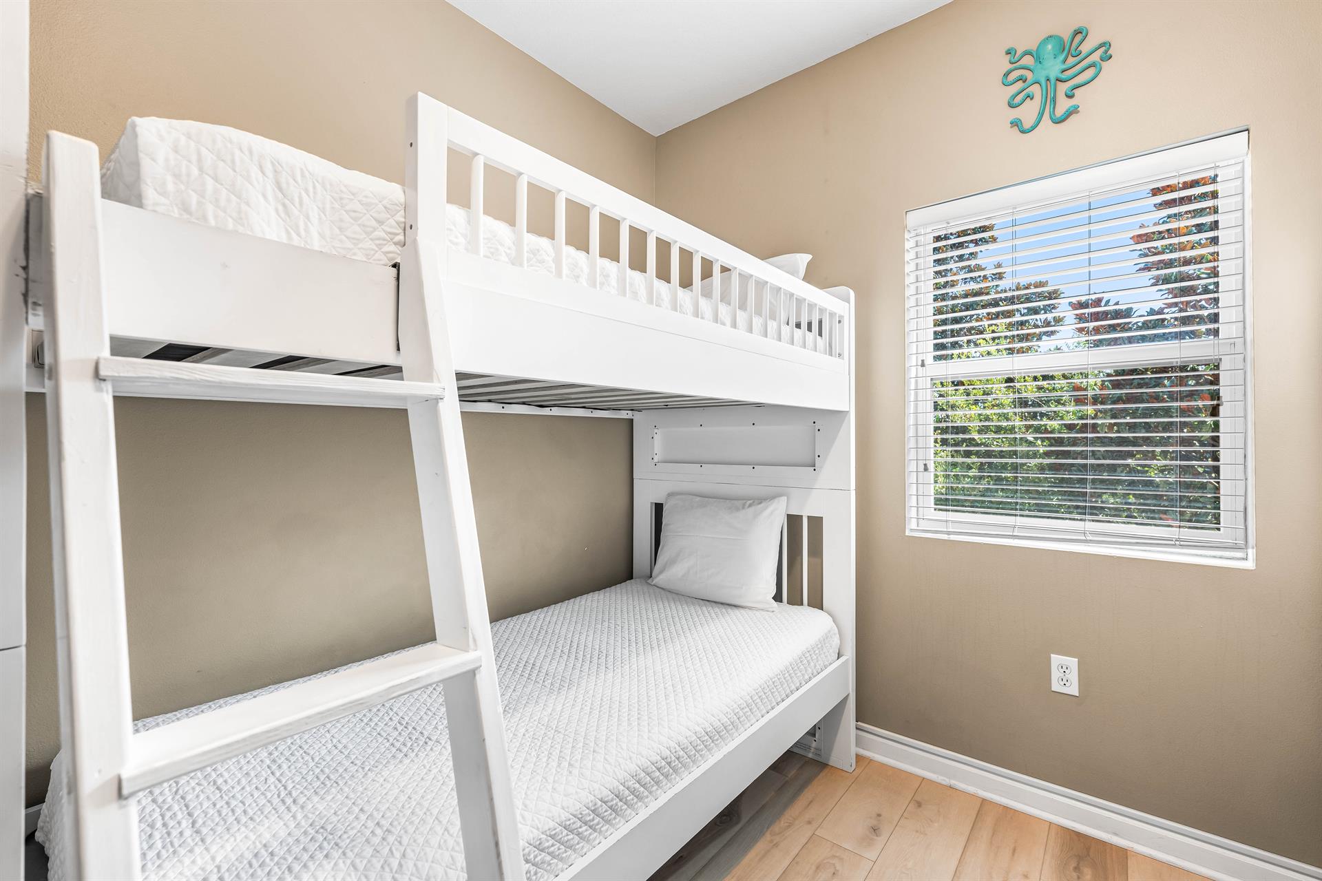 Double Bunkroom with 4 Twins and Private Bath