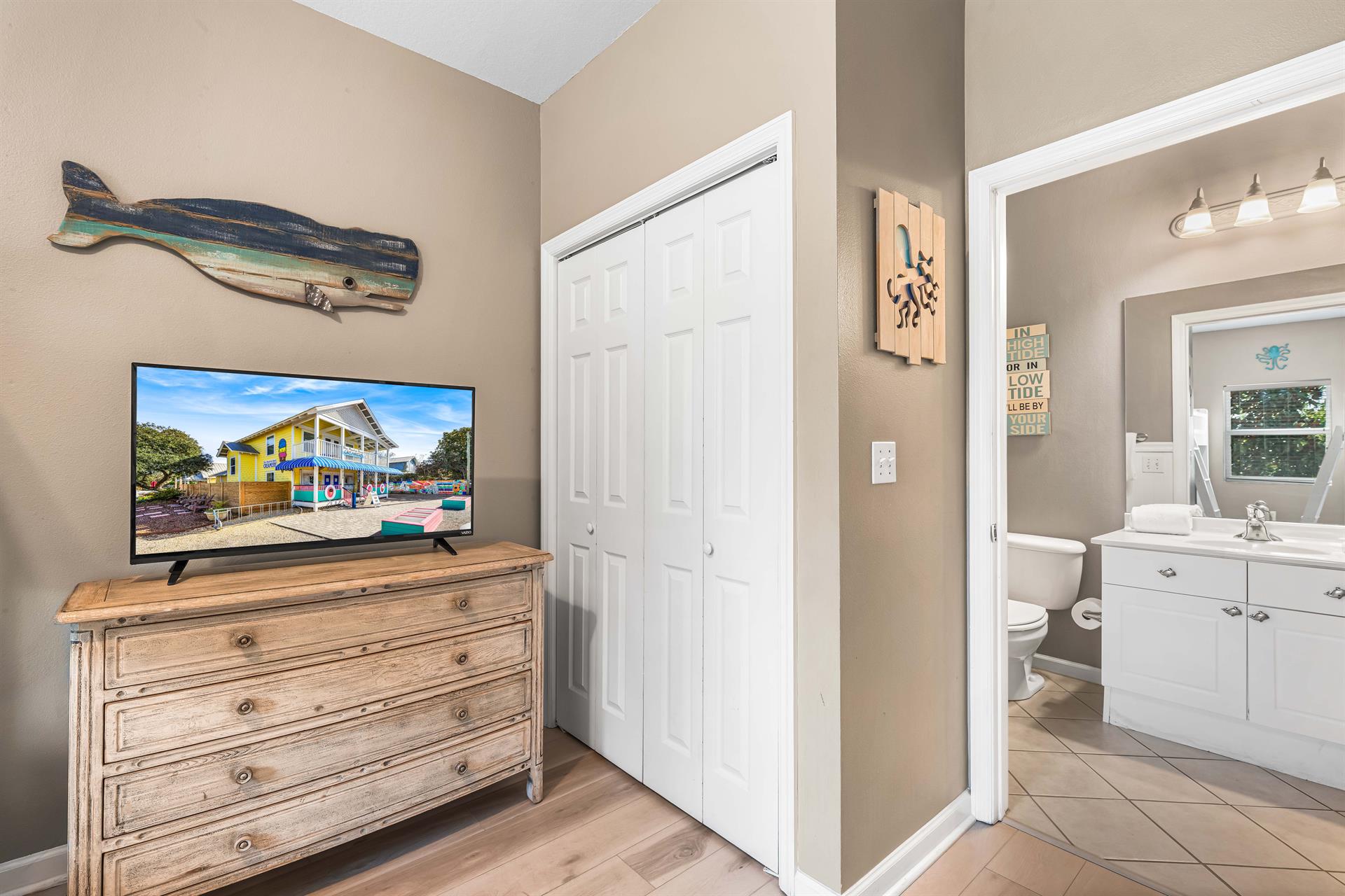 Double Bunkroom with 4 Twins and Private Bath