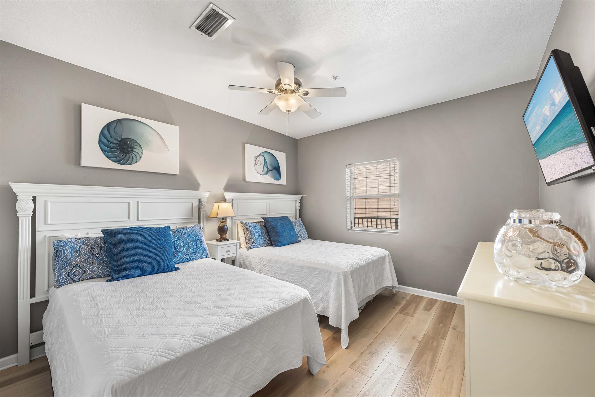 Double Full Bedroom with Full Bath Access Door